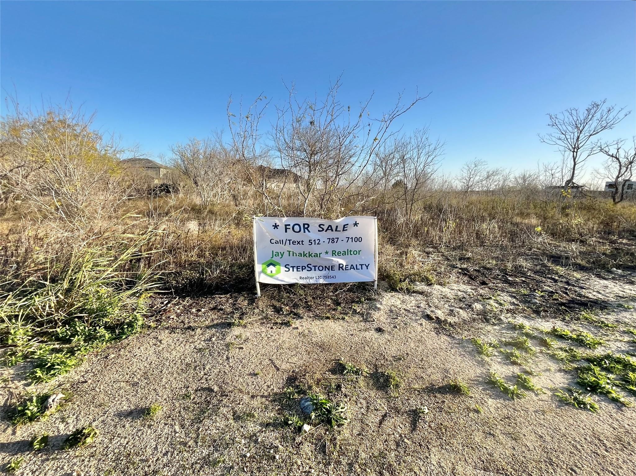 390 Engelke Rd, Niederwald, TX 78640