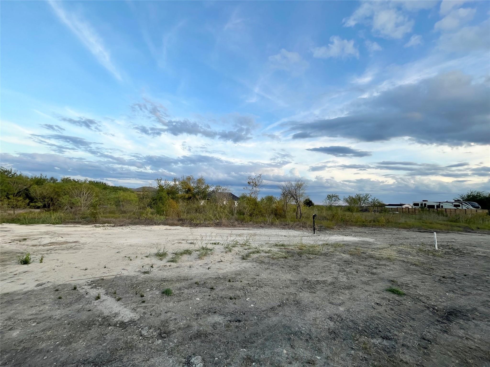 390 Engelke Rd, Niederwald, TX 78640