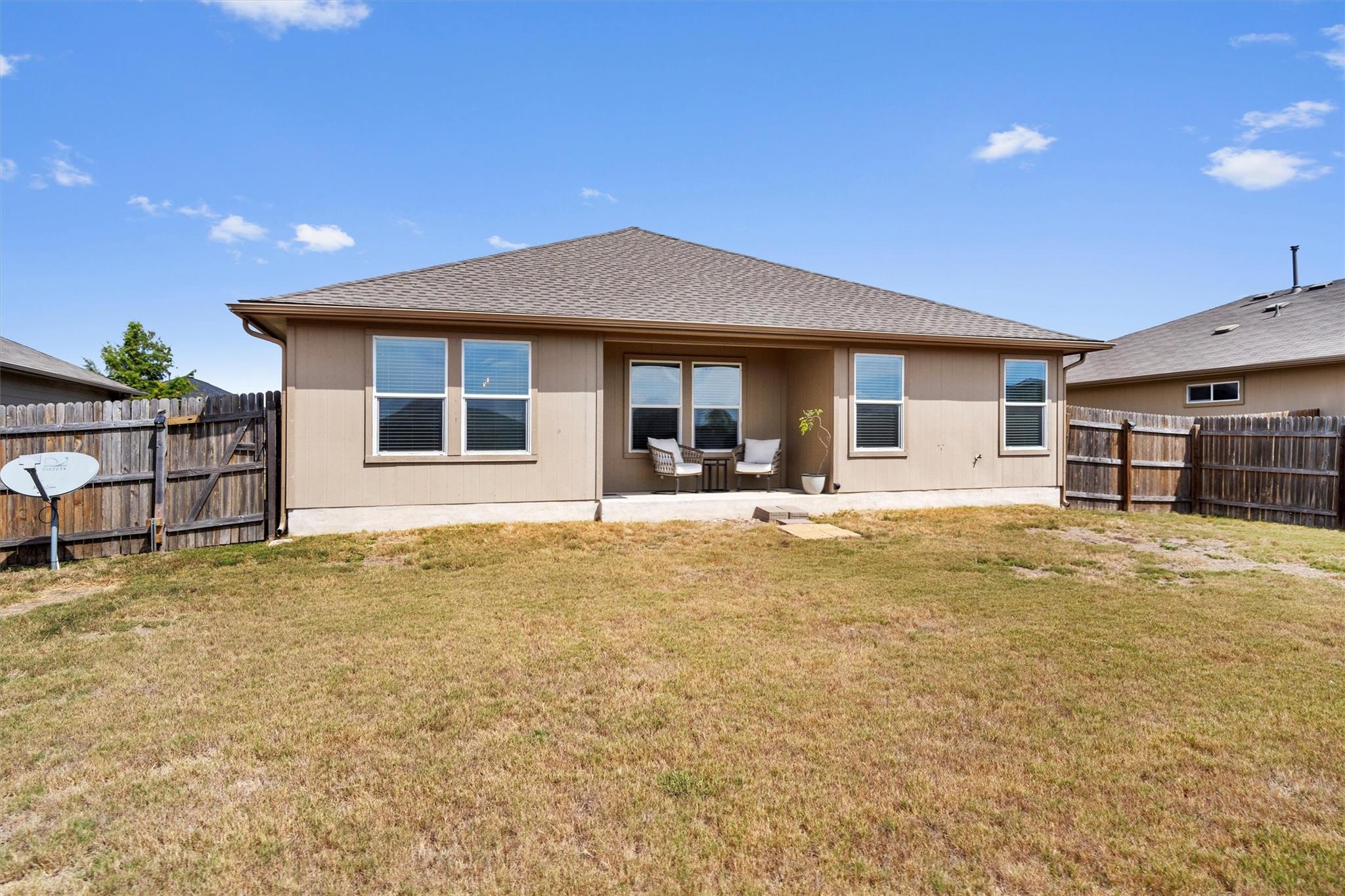 300 Camellia Dr, Hutto, TX 78634