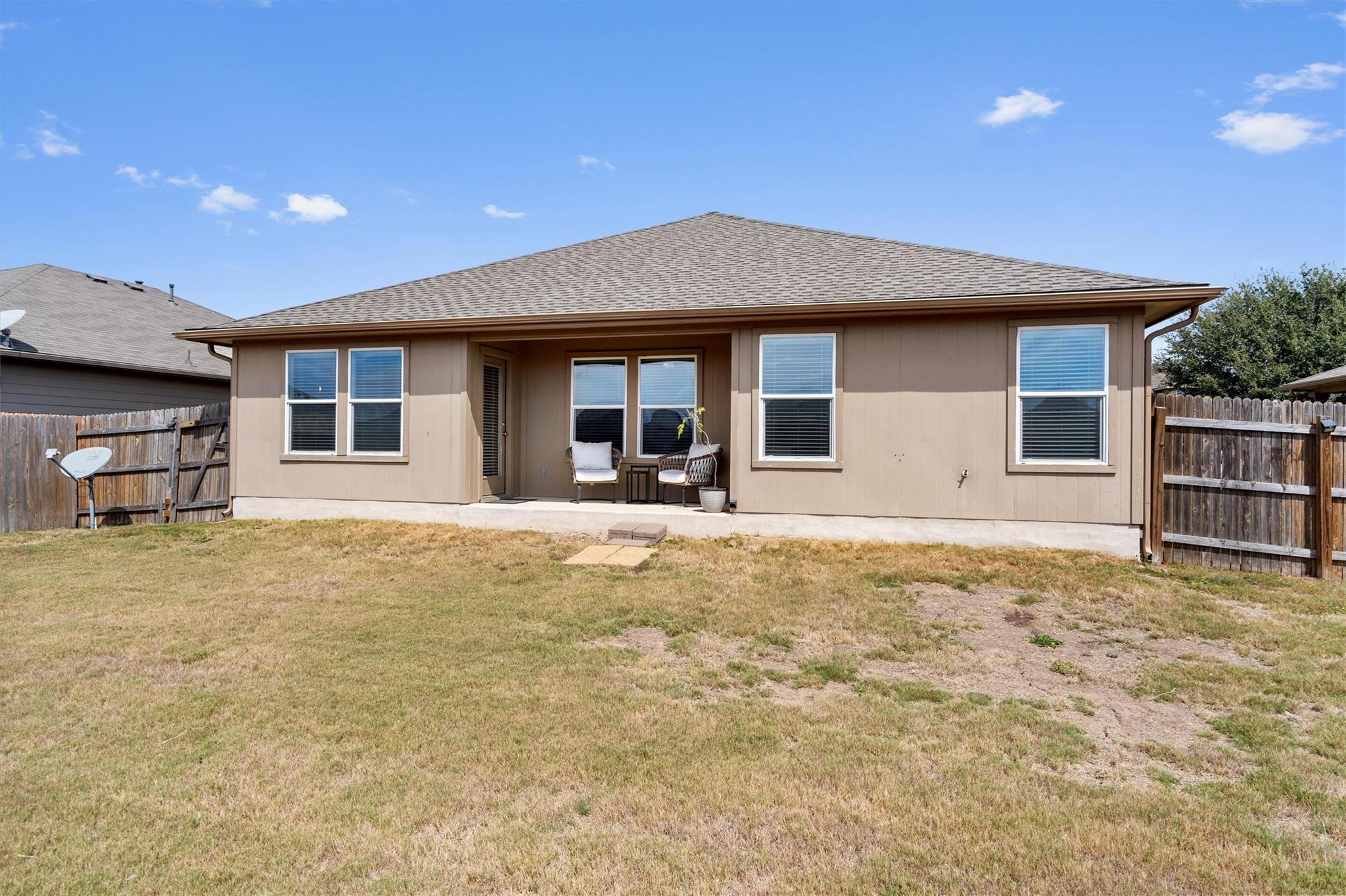 300 Camellia Dr, Hutto, TX 78634