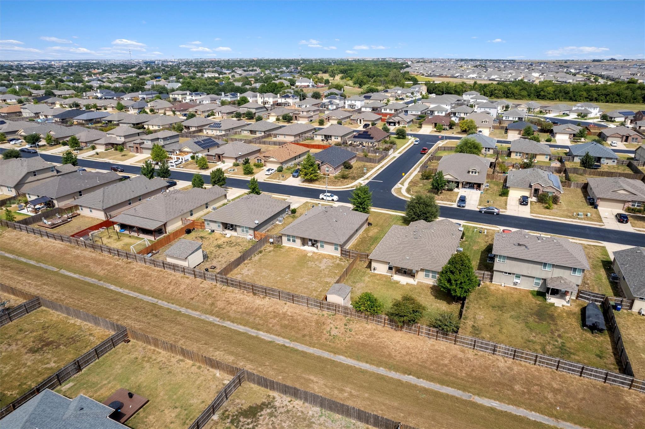 300 Camellia Dr, Hutto, TX 78634