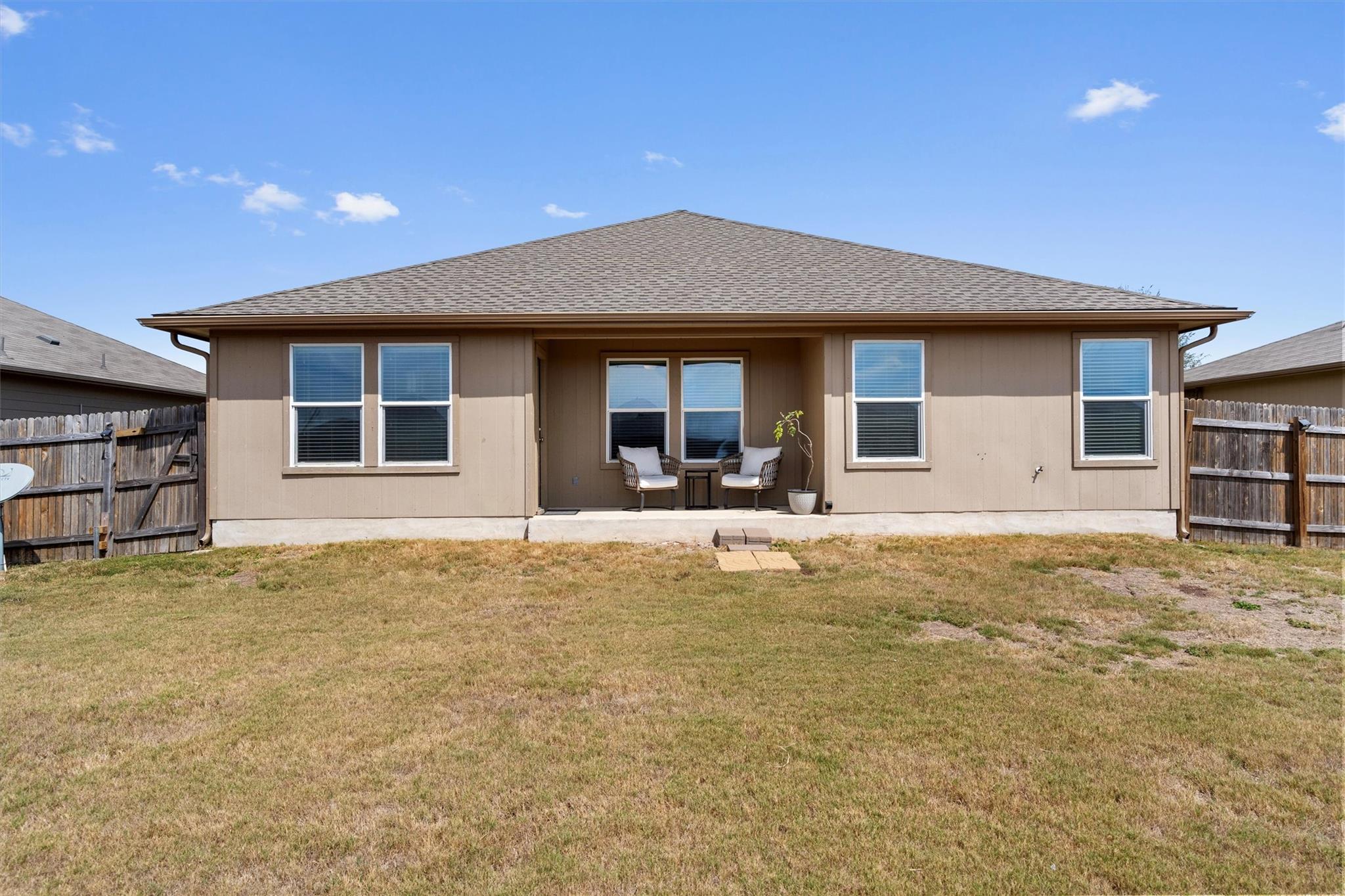300 Camellia Dr, Hutto, TX 78634