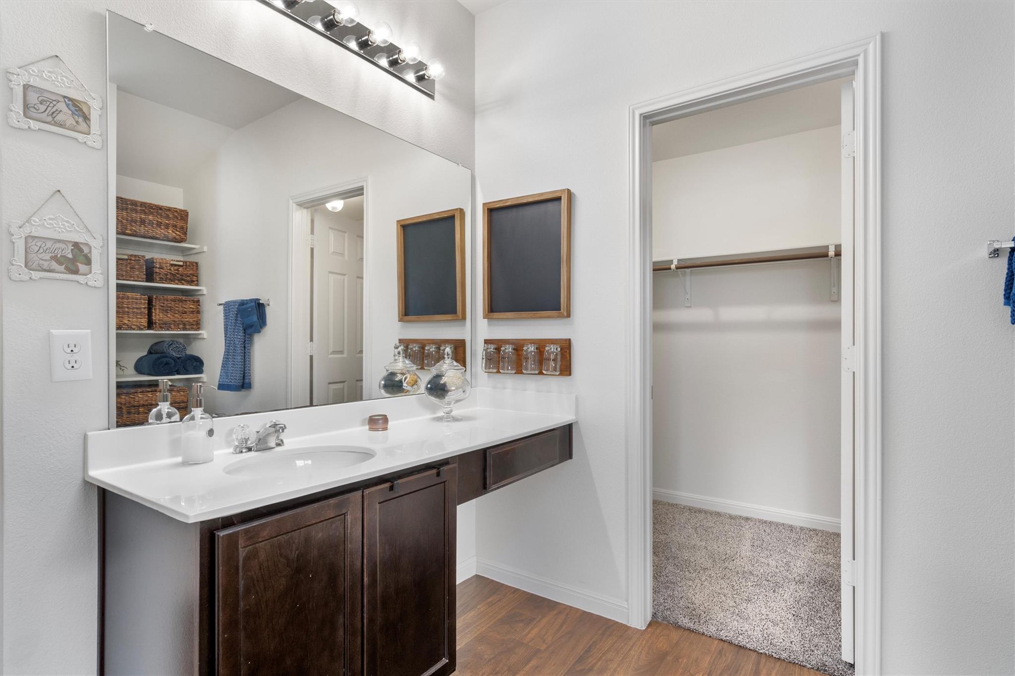 300 Camellia Dr, Hutto, TX 78634