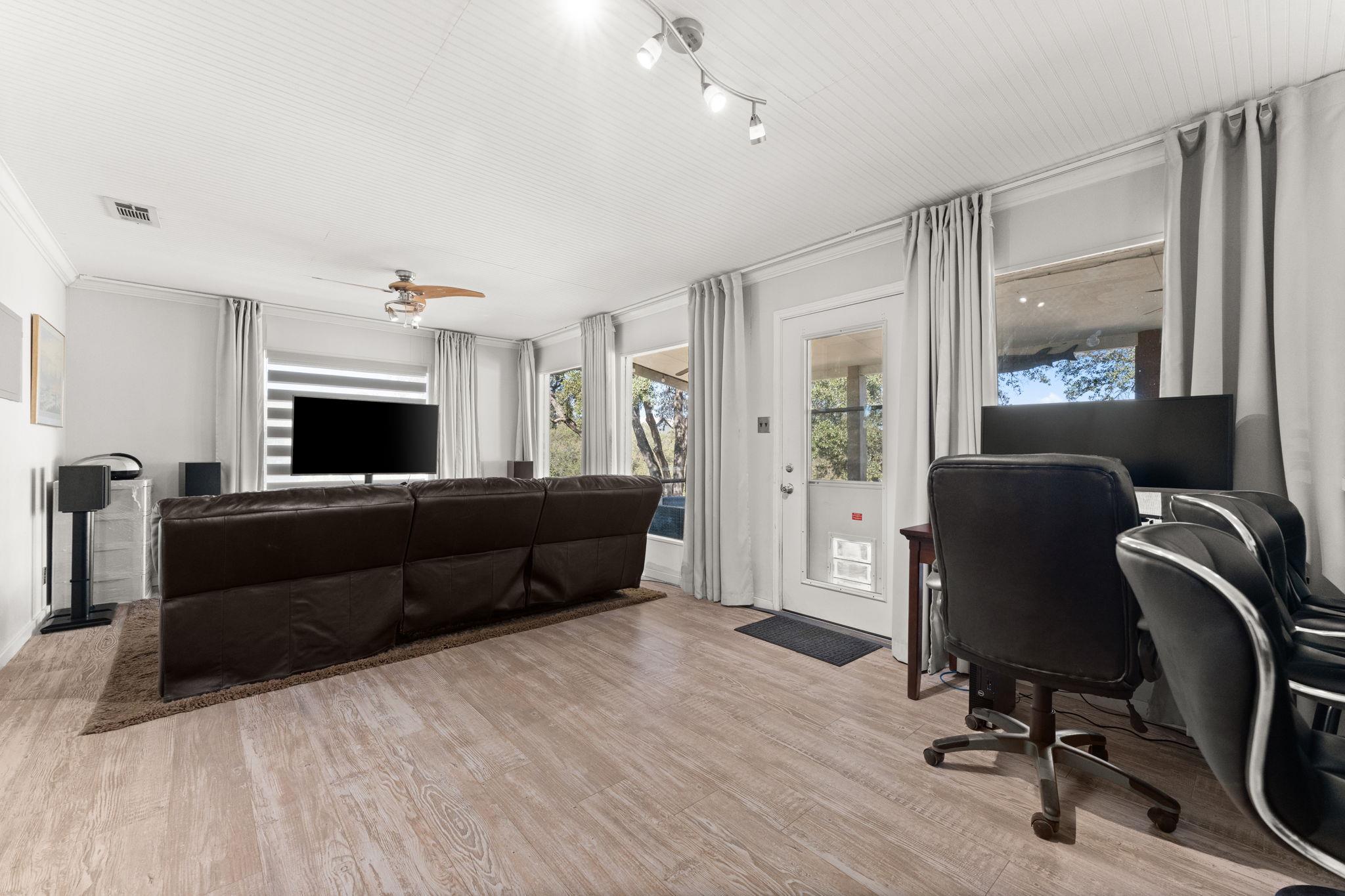 1327 Lake Shore Dr, Spicewood, TX 78669