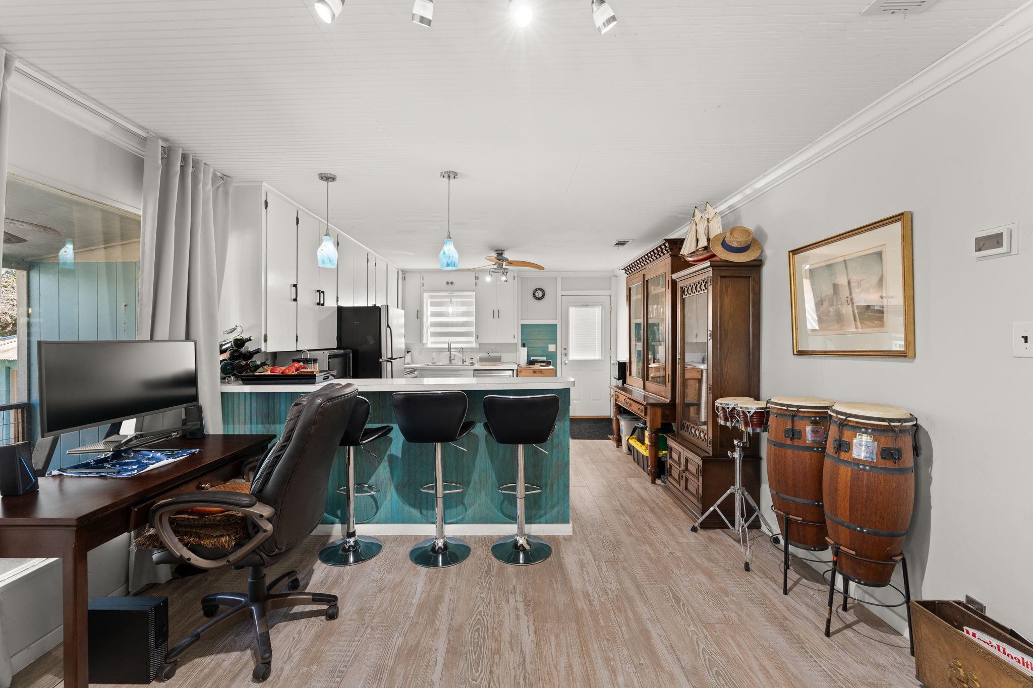 1327 Lake Shore Dr, Spicewood, TX 78669