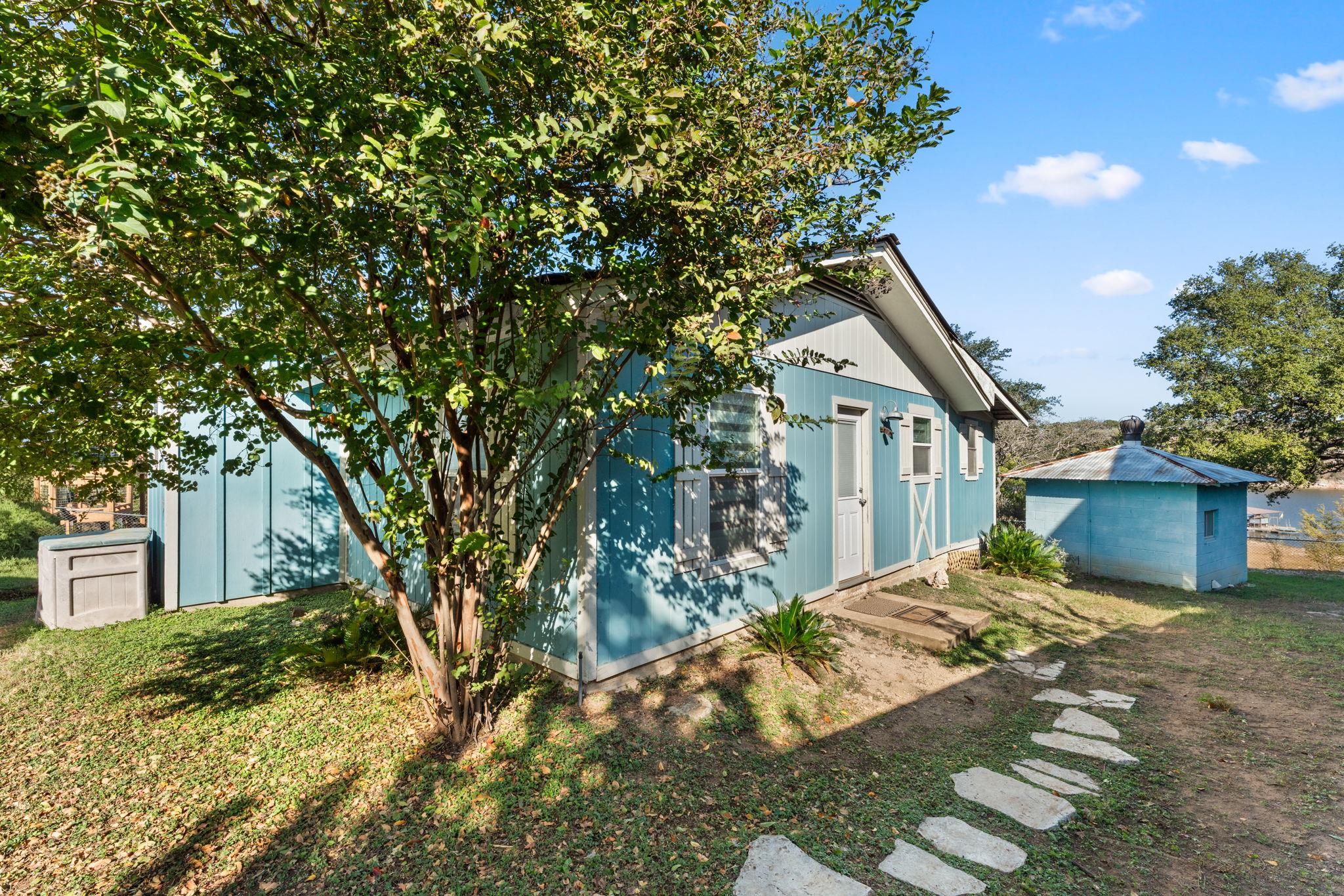 1327 Lake Shore Dr, Spicewood, TX 78669