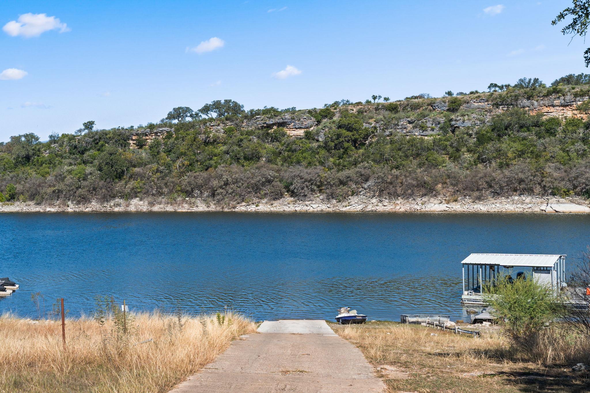 1327 Lake Shore Dr, Spicewood, TX 78669