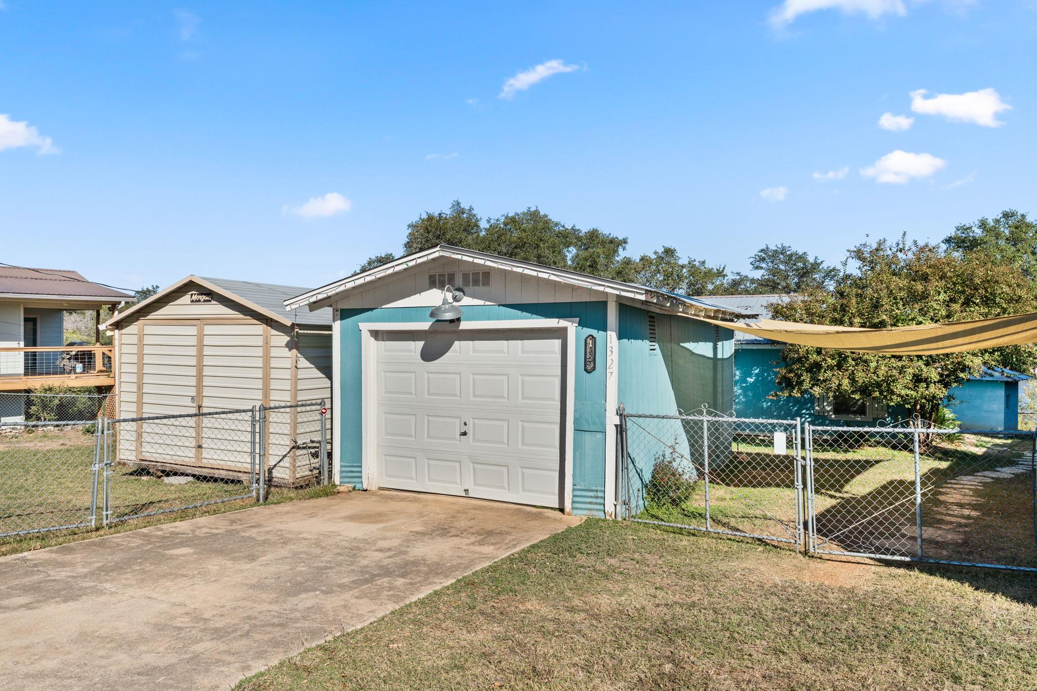 1327 Lake Shore Dr, Spicewood, TX 78669