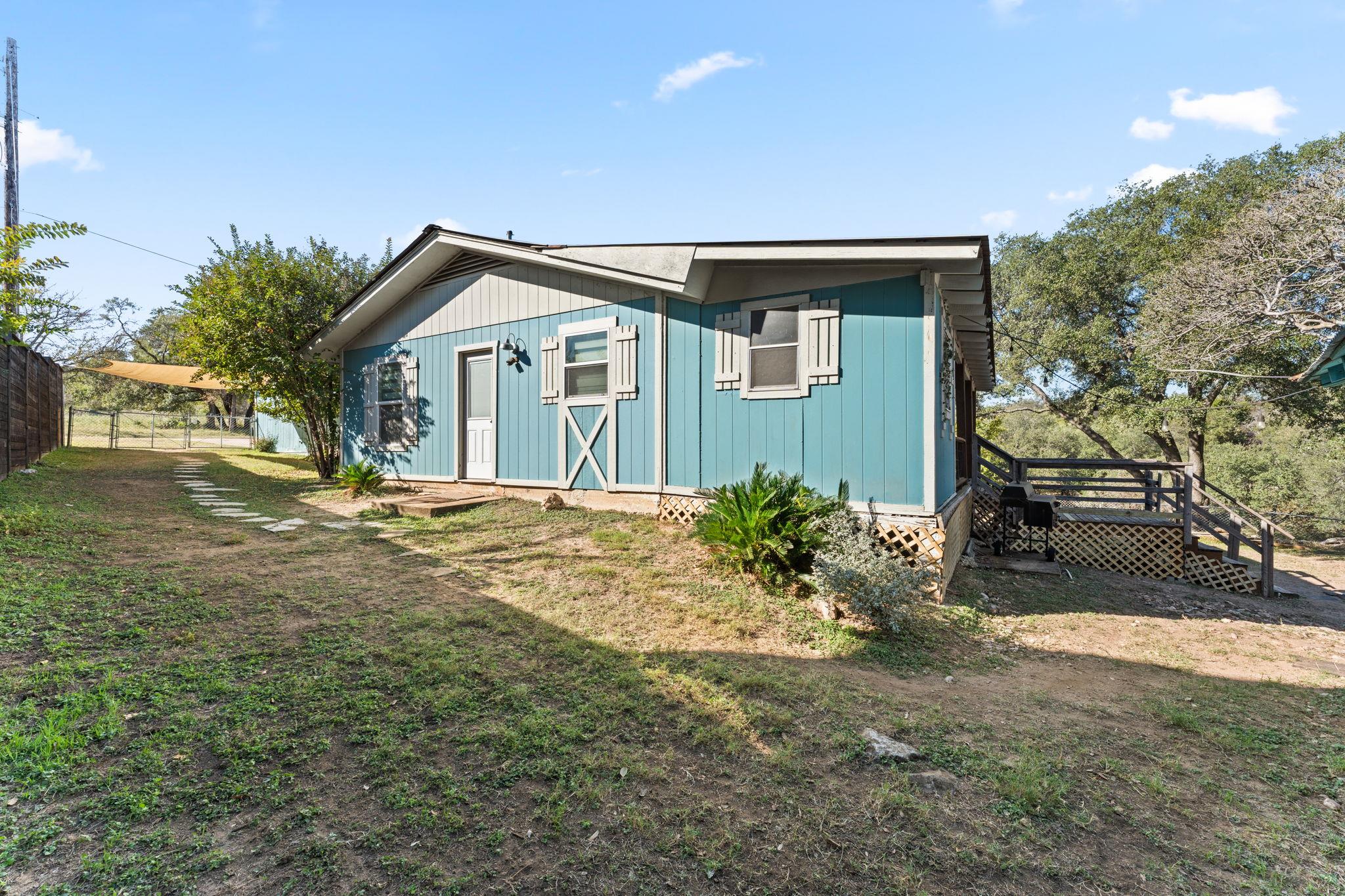 1327 Lake Shore Dr, Spicewood, TX 78669