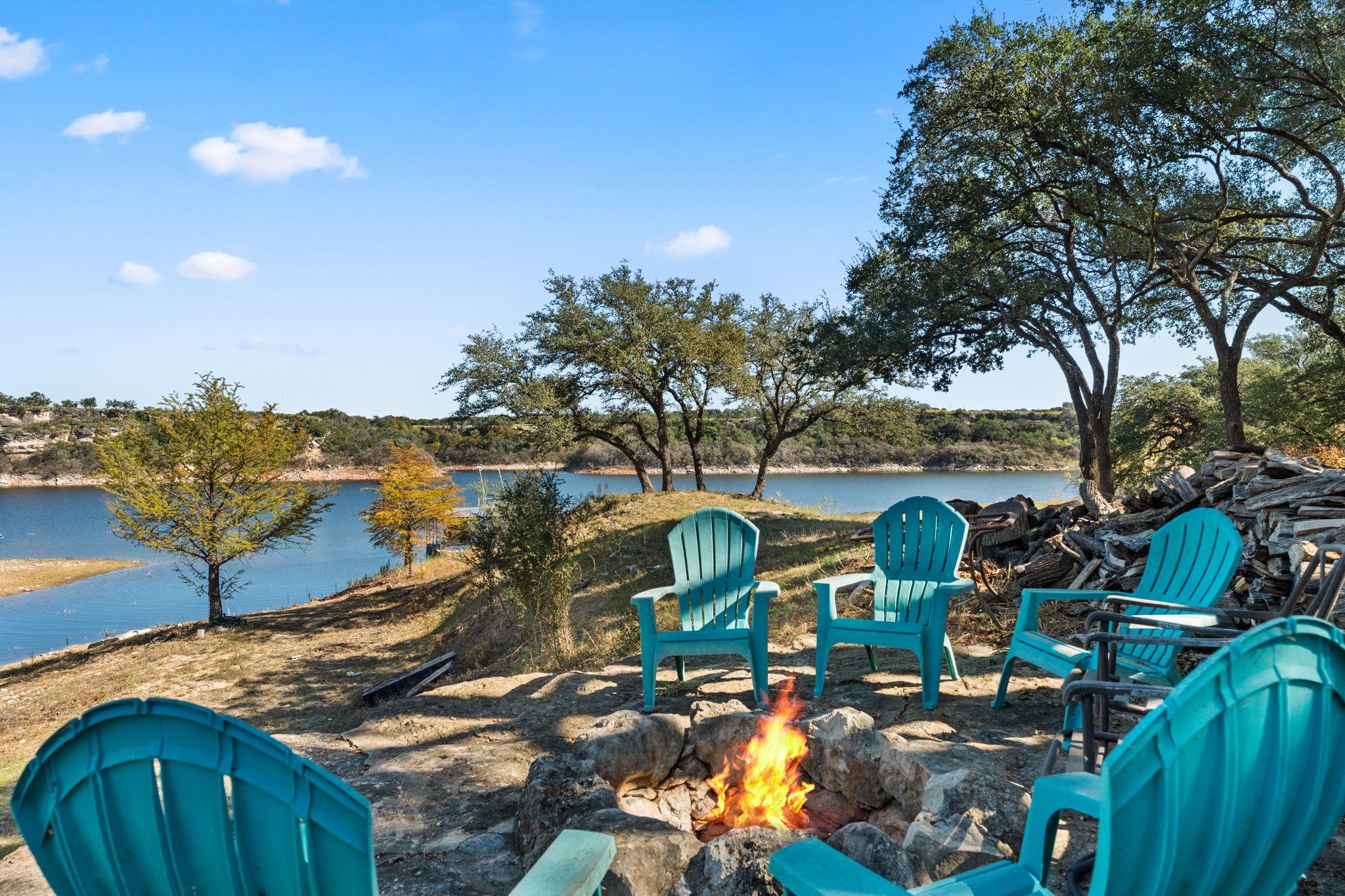 1327 Lake Shore Dr, Spicewood, TX 78669