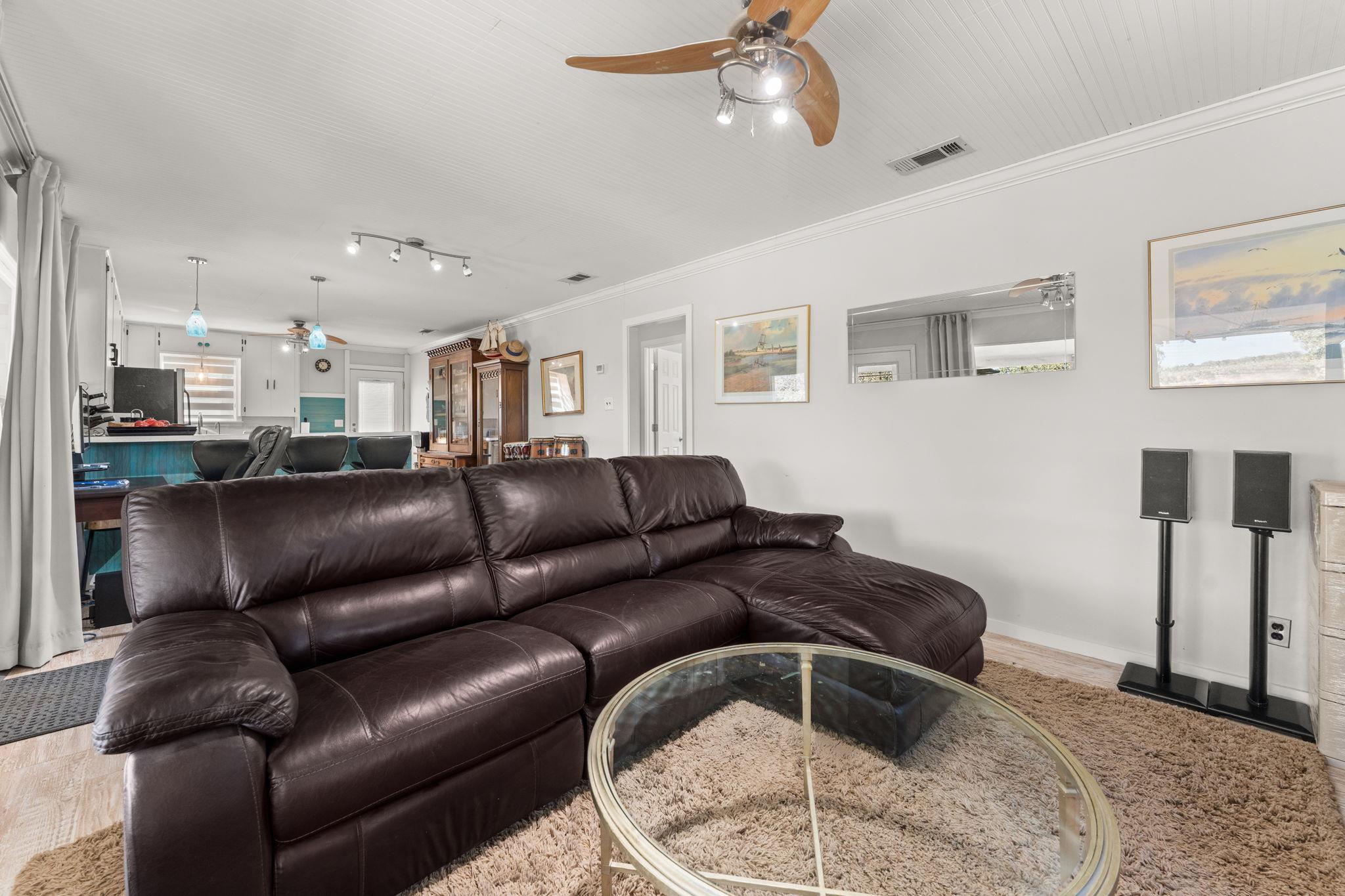 1327 Lake Shore Dr, Spicewood, TX 78669