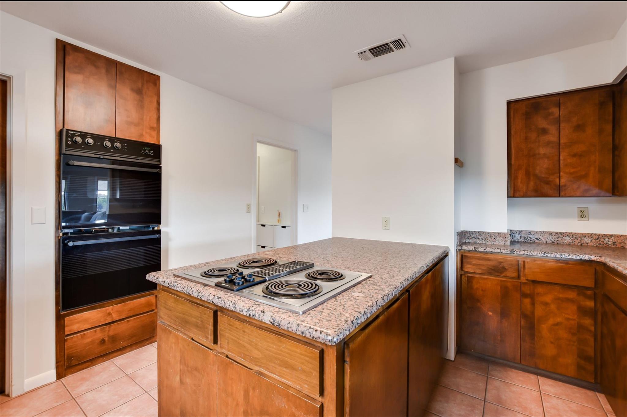 18205 Ridge Rd, Lago Vista, TX 78645