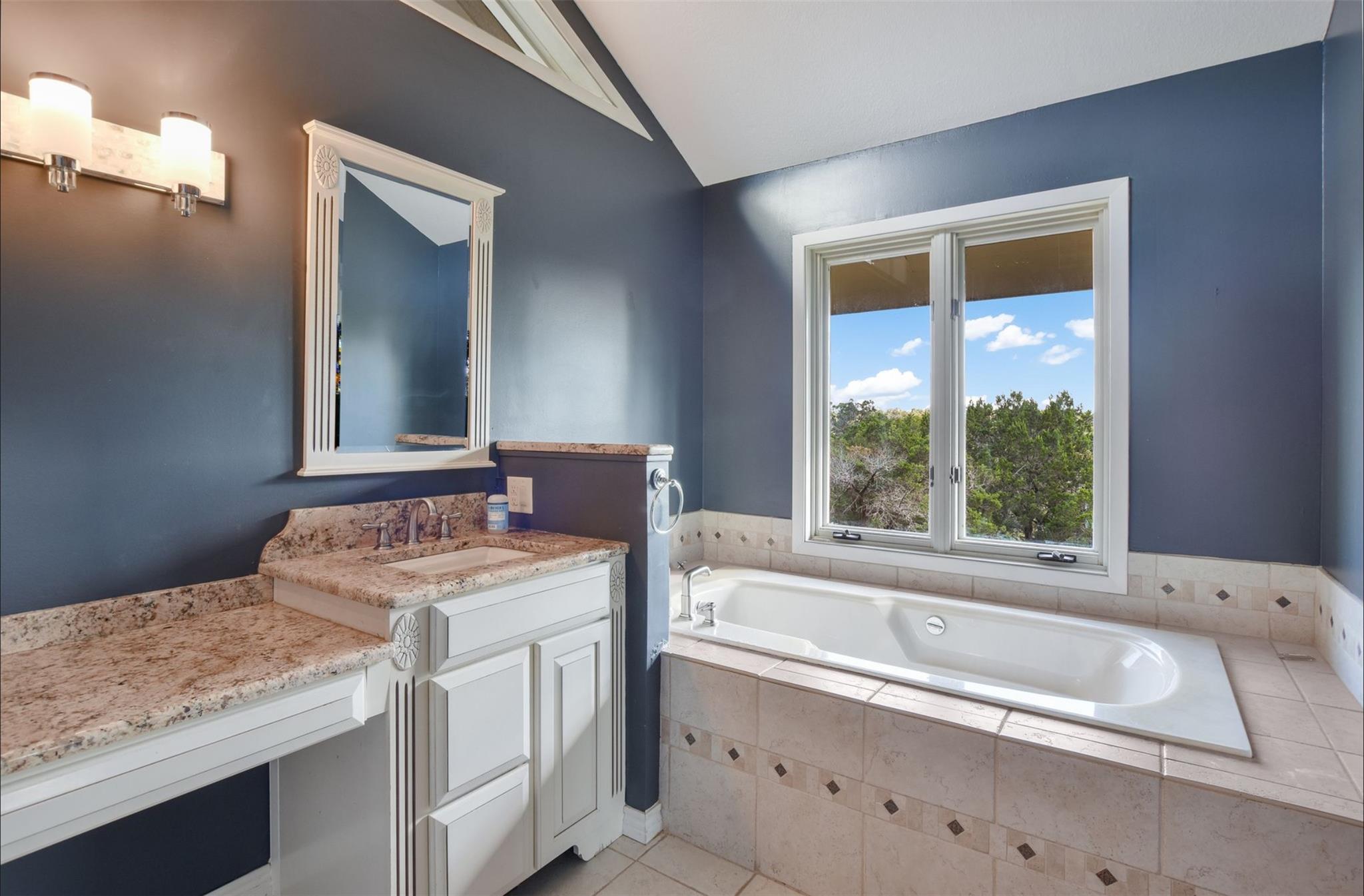 18205 Ridge Rd, Lago Vista, TX 78645