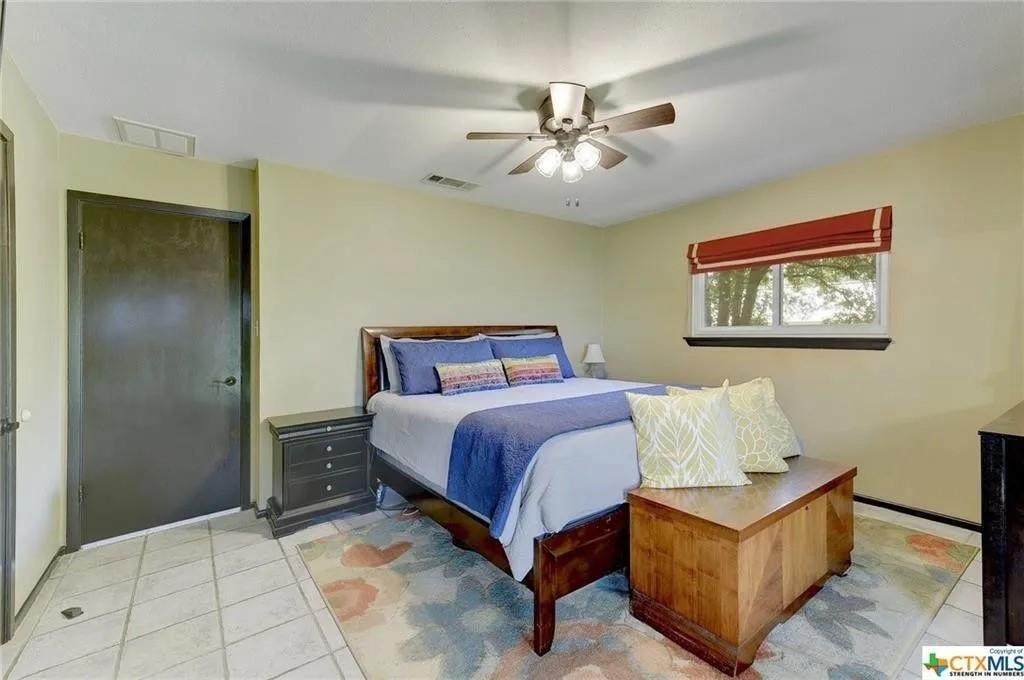 112 W Mimosa Cir, San Marcos, TX 78666