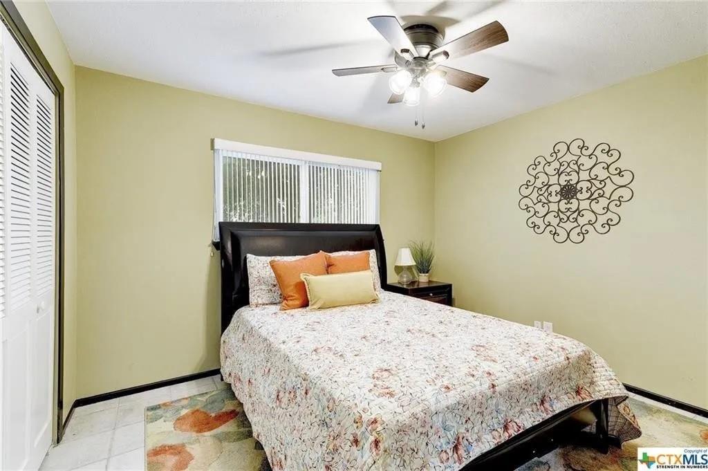 112 W Mimosa Cir, San Marcos, TX 78666