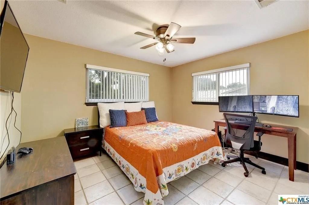 112 W Mimosa Cir, San Marcos, TX 78666