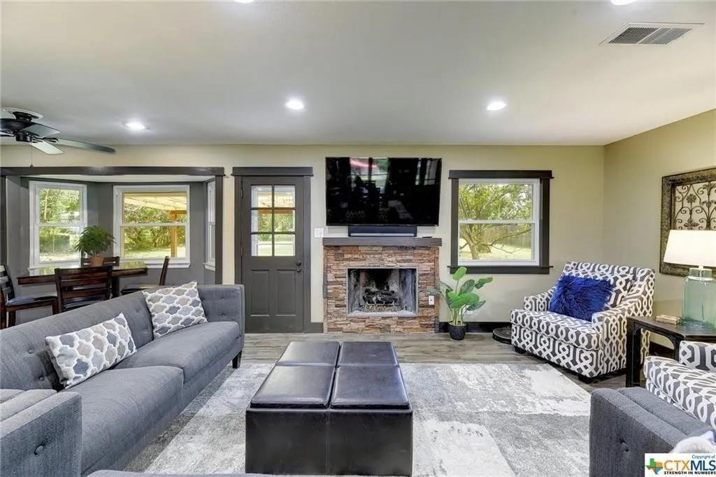 112 W Mimosa Cir, San Marcos, TX 78666