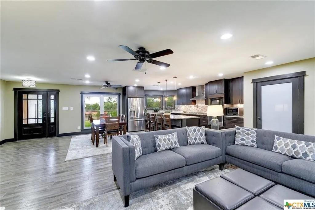 112 W Mimosa Cir, San Marcos, TX 78666