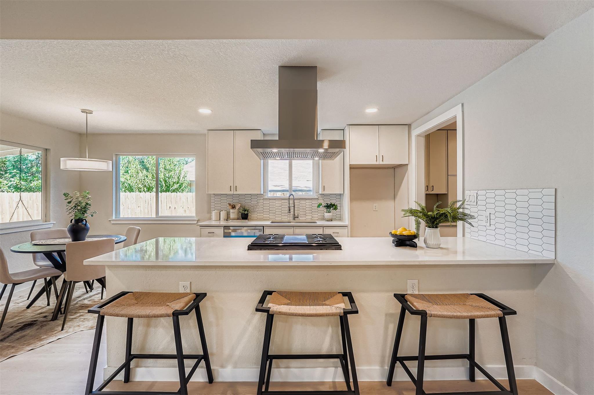 7806 Whitsun Dr, Austin, TX 78749