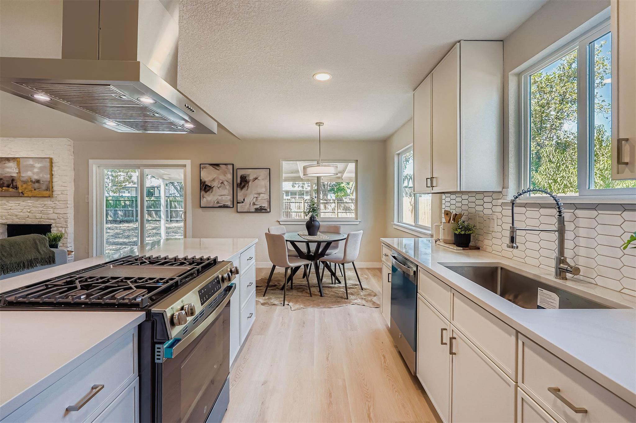 7806 Whitsun Dr, Austin, TX 78749