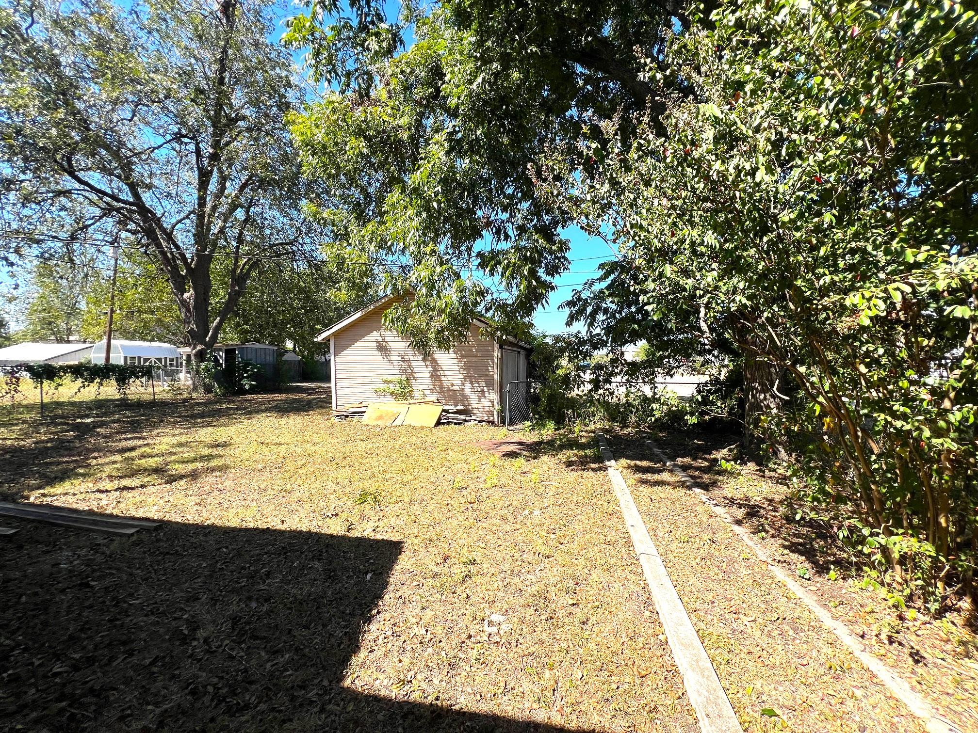 525 Washburn St, Taylor, TX 76574