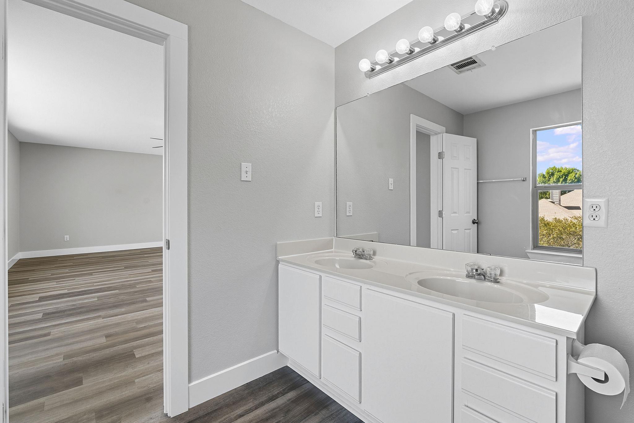 47 Jan Ln, Georgetown, TX 78626