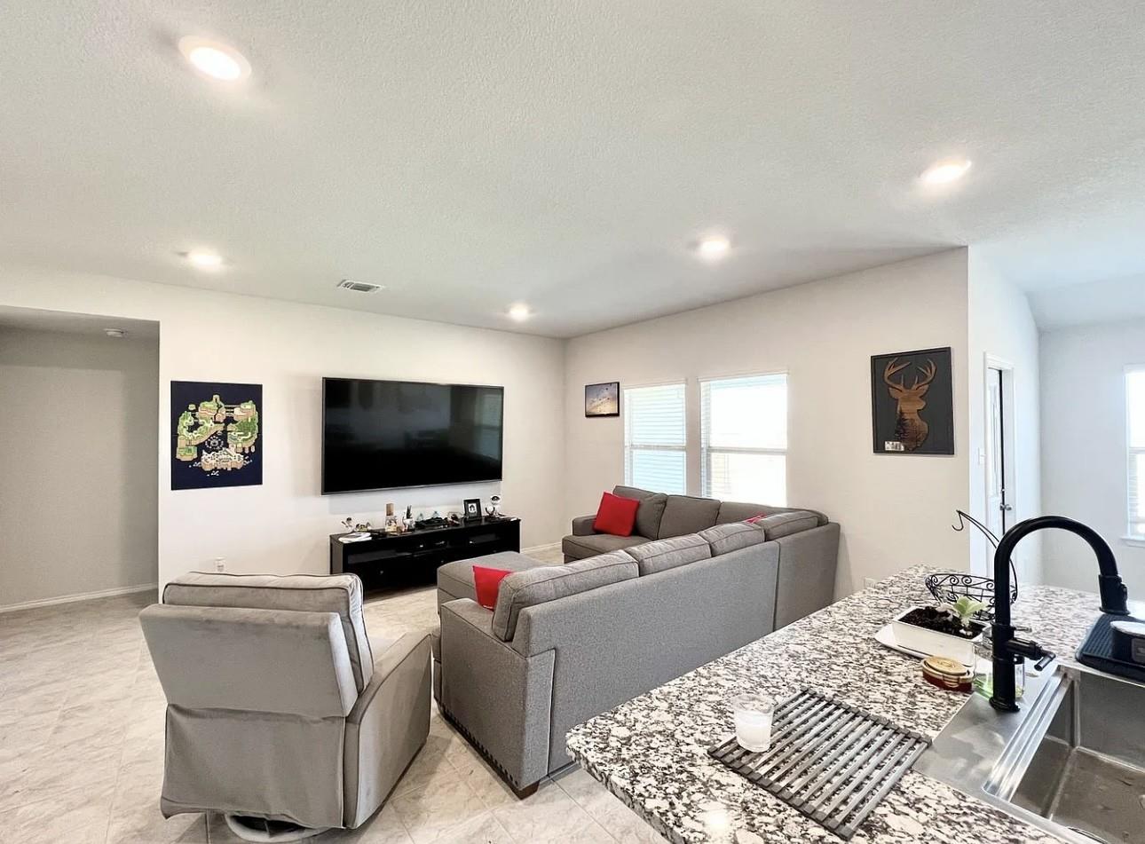 544 Taggart Trl, Jarrell, TX 76537