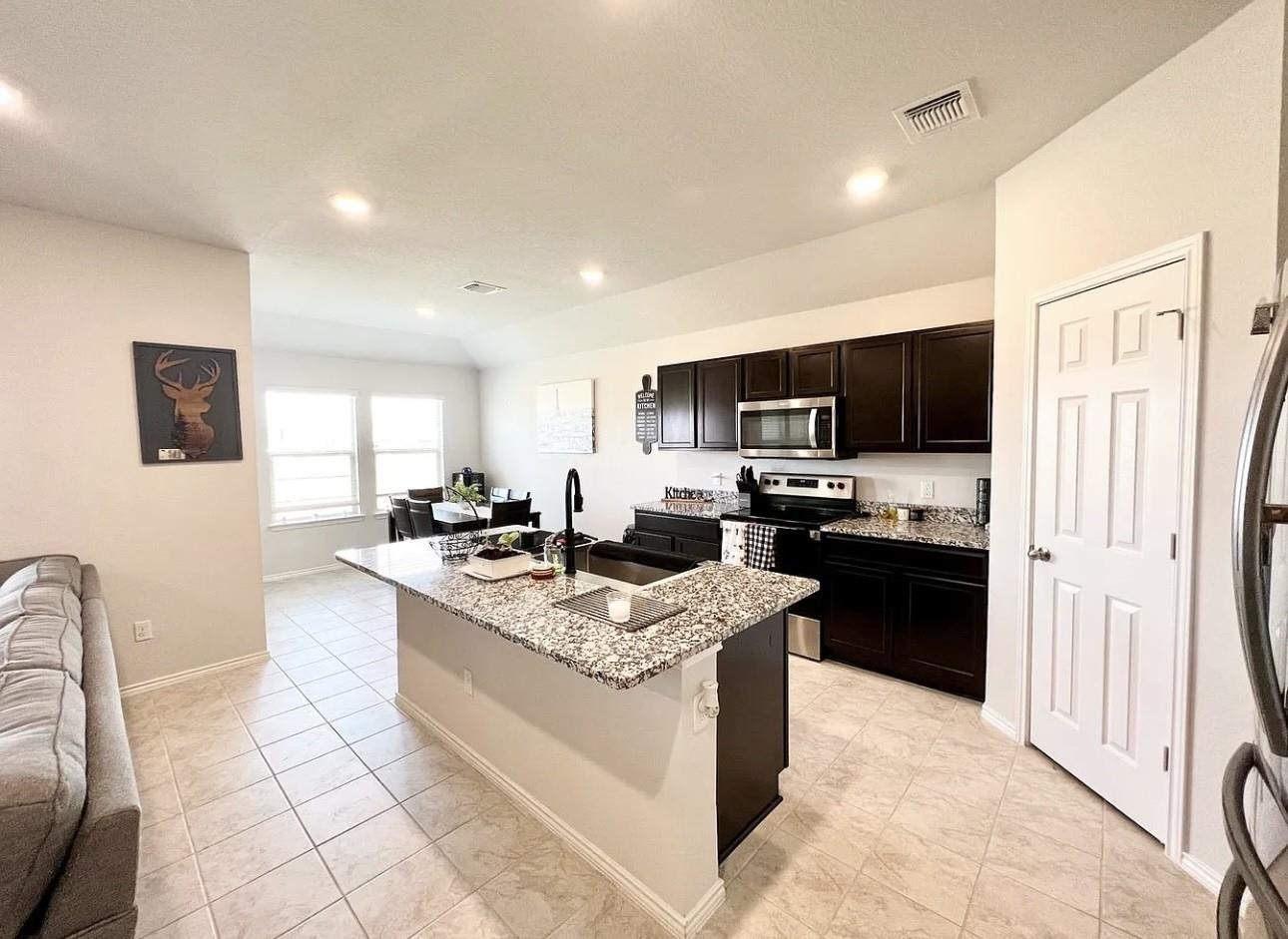 544 Taggart Trl, Jarrell, TX 76537