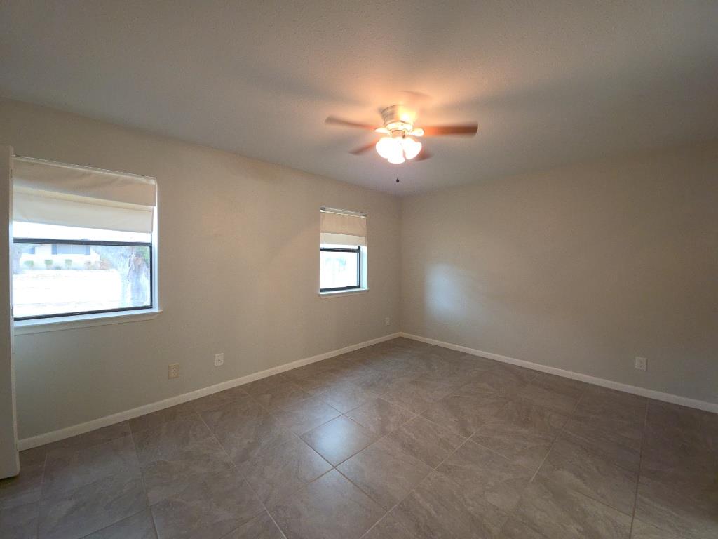 306 S 7th St, Pflugerville, TX 78660