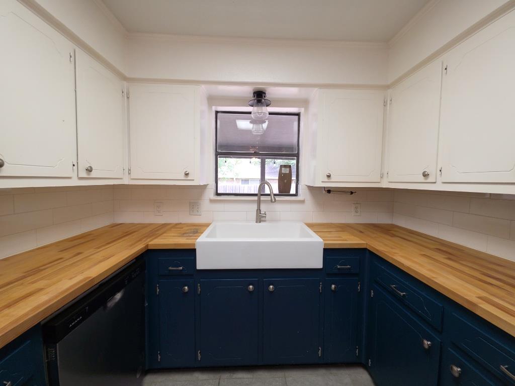 306 S 7th St, Pflugerville, TX 78660