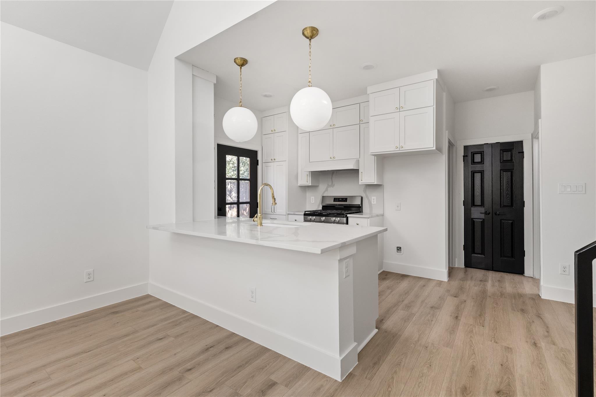 5408 Downs Dr, Austin, TX 78721