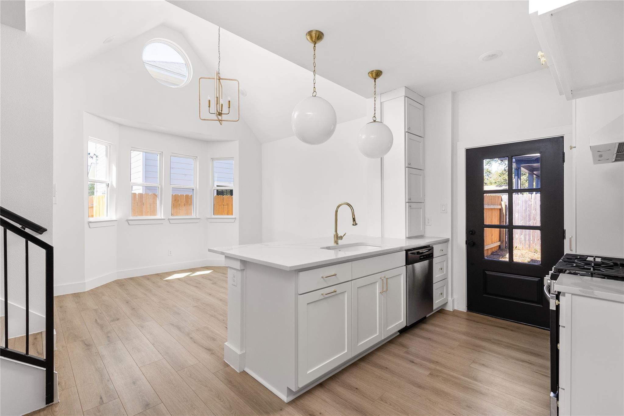 5408 Downs Dr, Austin, TX 78721