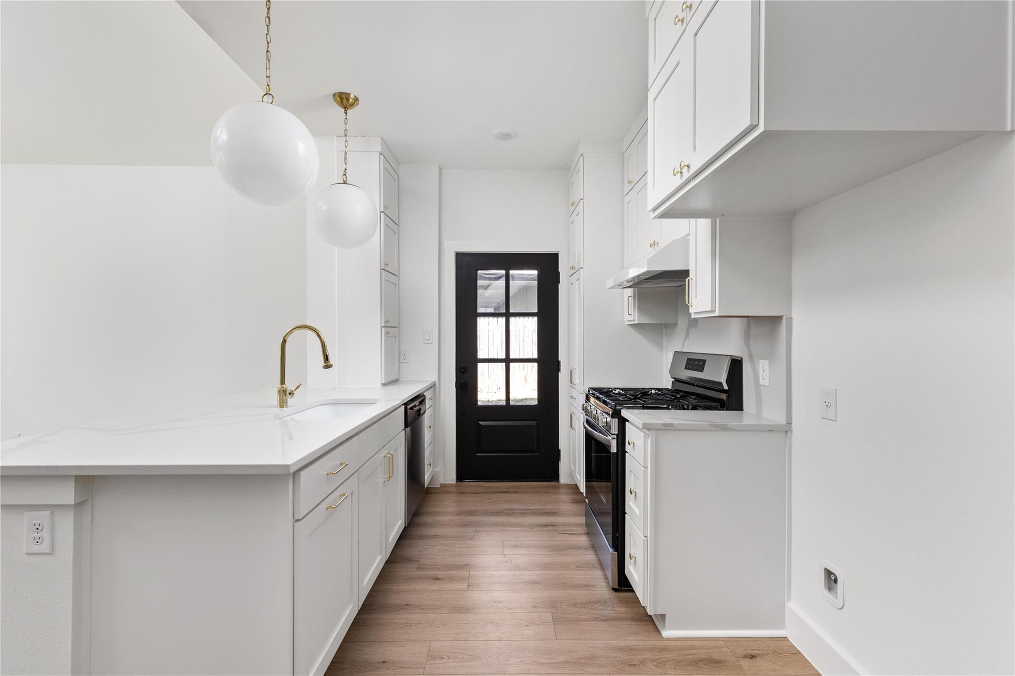 5408 Downs Dr, Austin, TX 78721