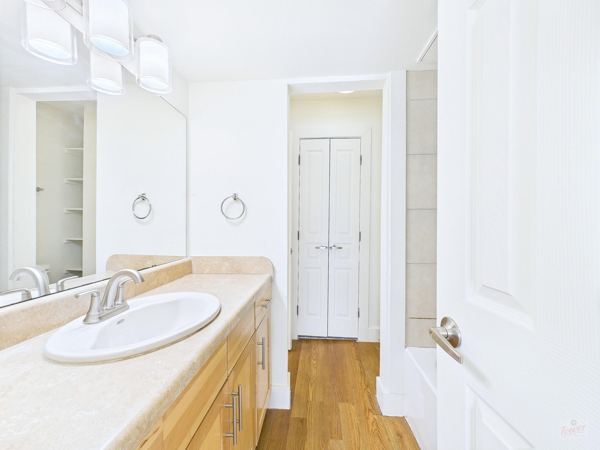 711 W 32nd St # 120, Austin, TX 78705