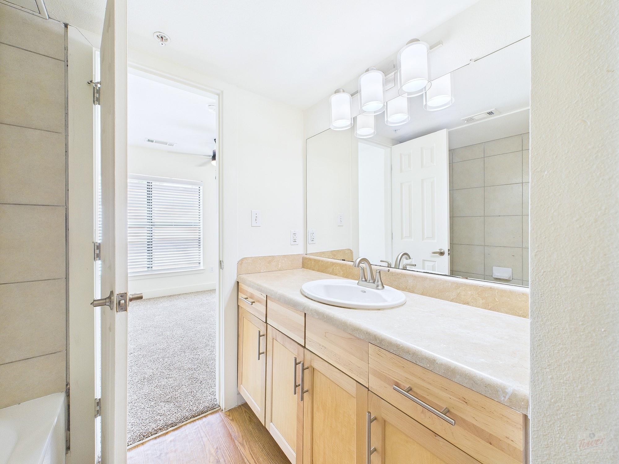 711 W 32nd St # 120, Austin, TX 78705