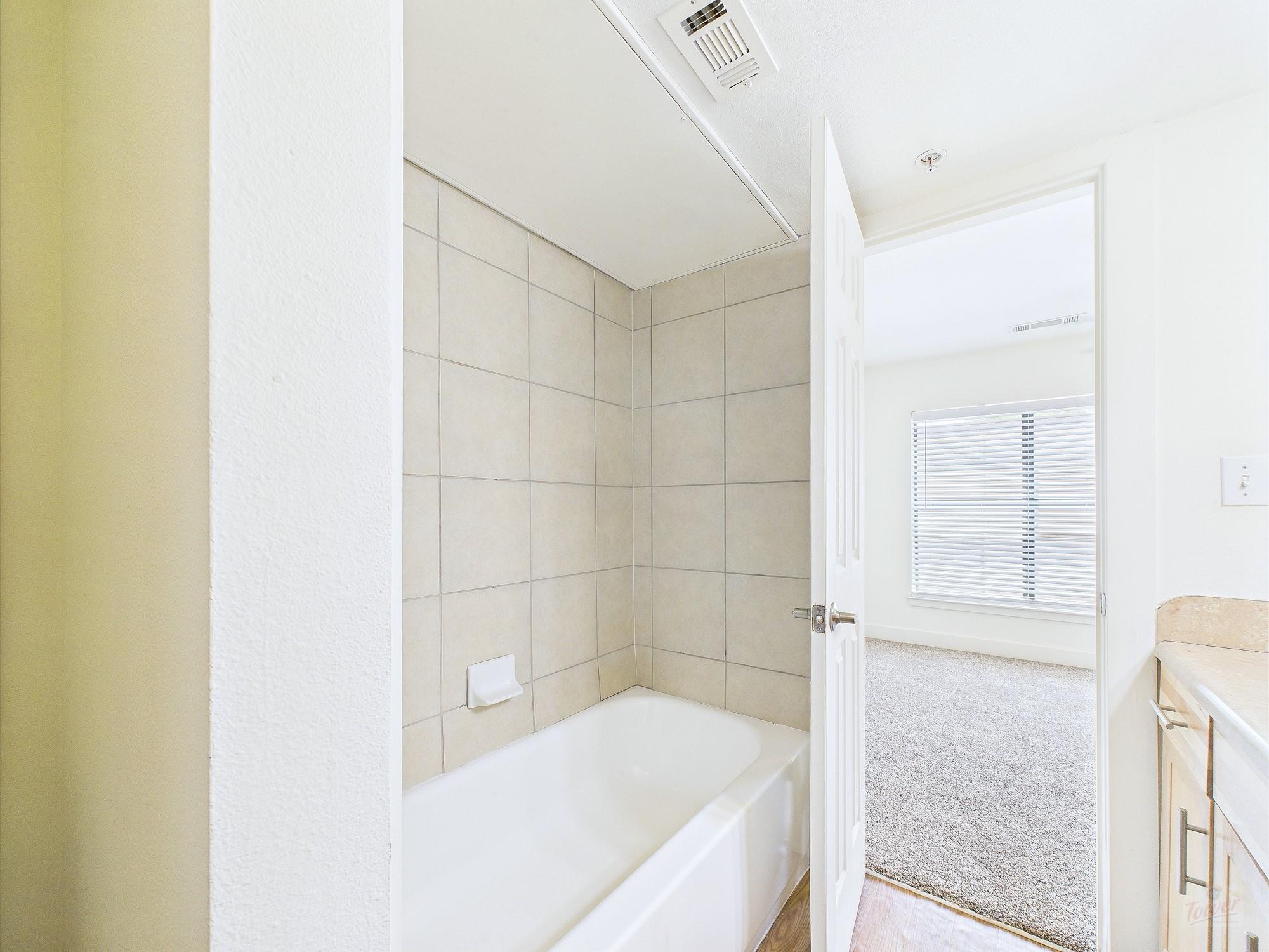 711 W 32nd St # 120, Austin, TX 78705