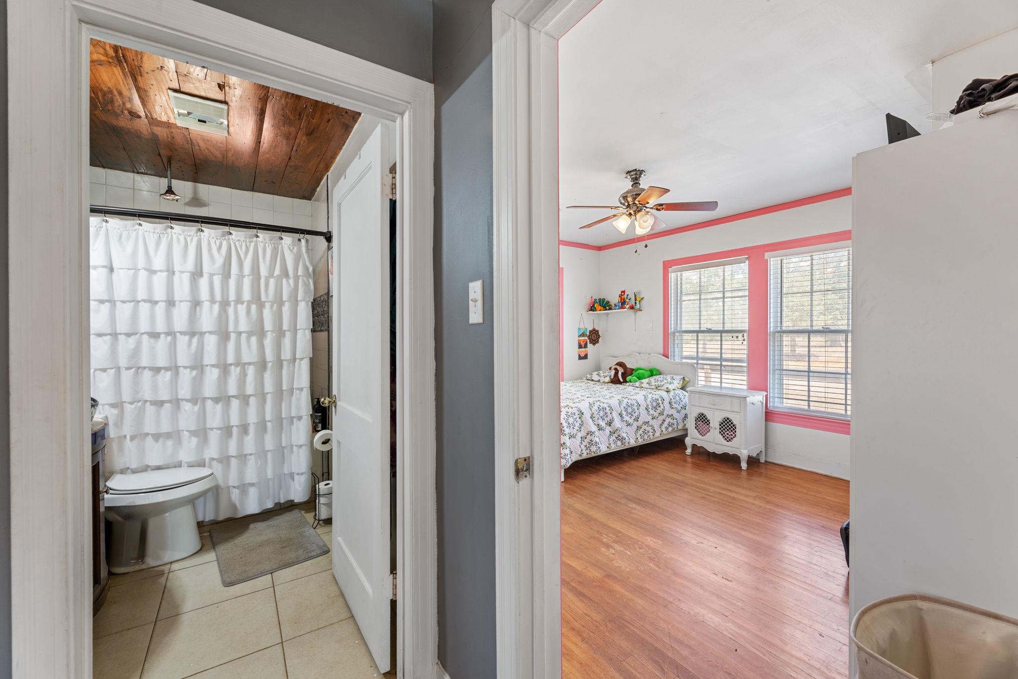 274 Old Potato Rd. Rd, Paige, TX 78659