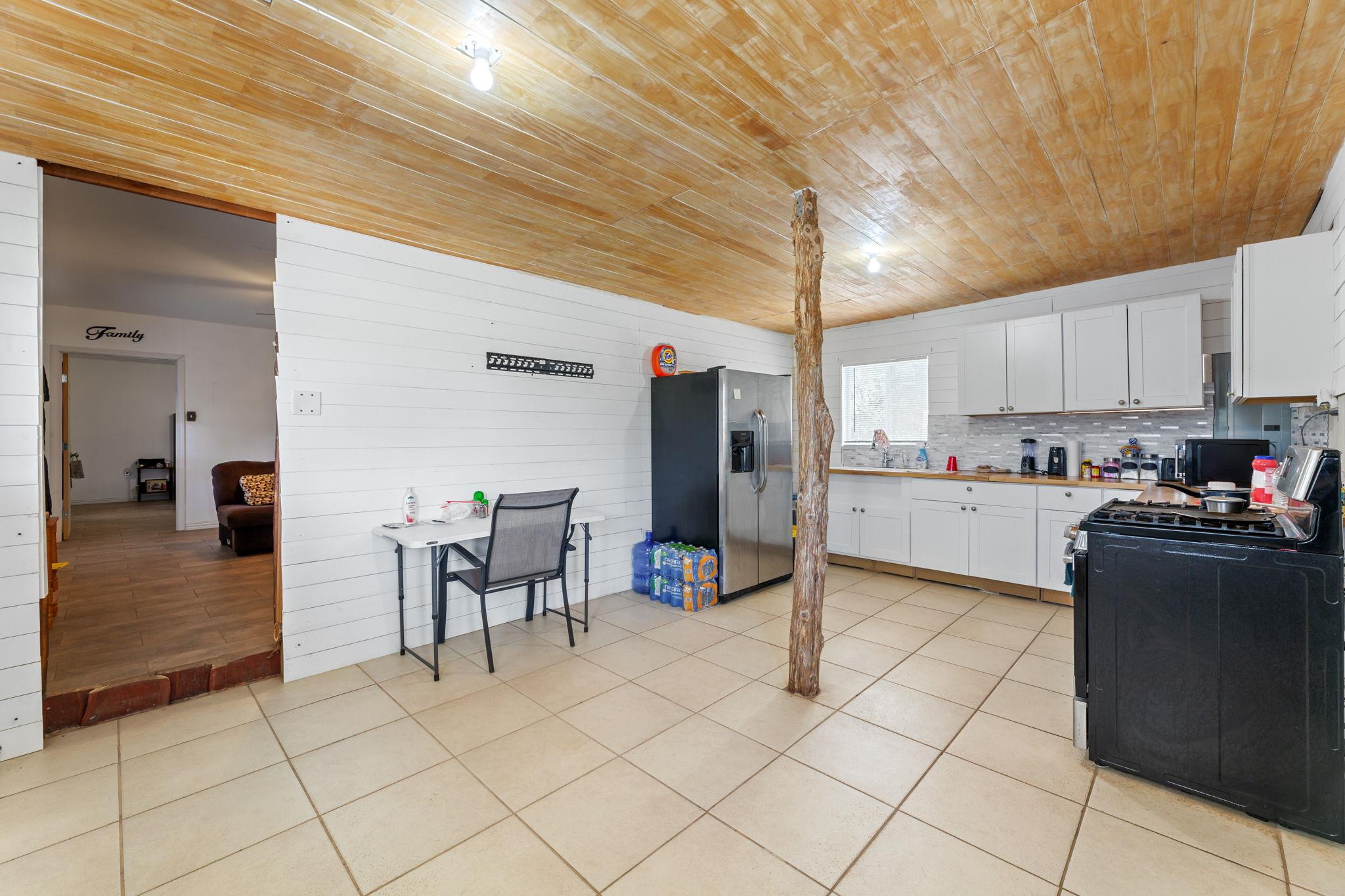 274 Old Potato Rd. Rd, Paige, TX 78659