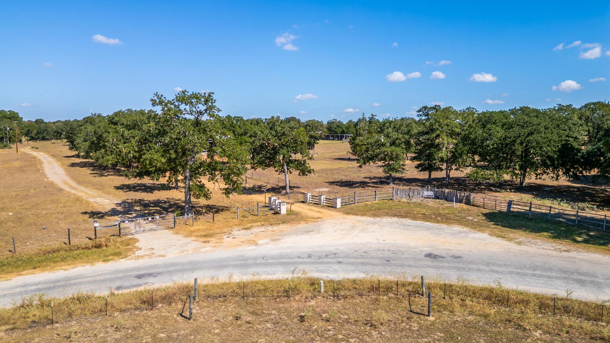 274 Old Potato Rd. Rd, Paige, TX 78659