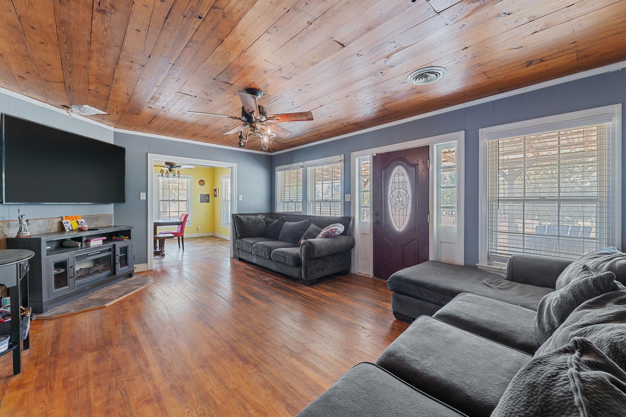 274 Old Potato Rd. Rd, Paige, TX 78659