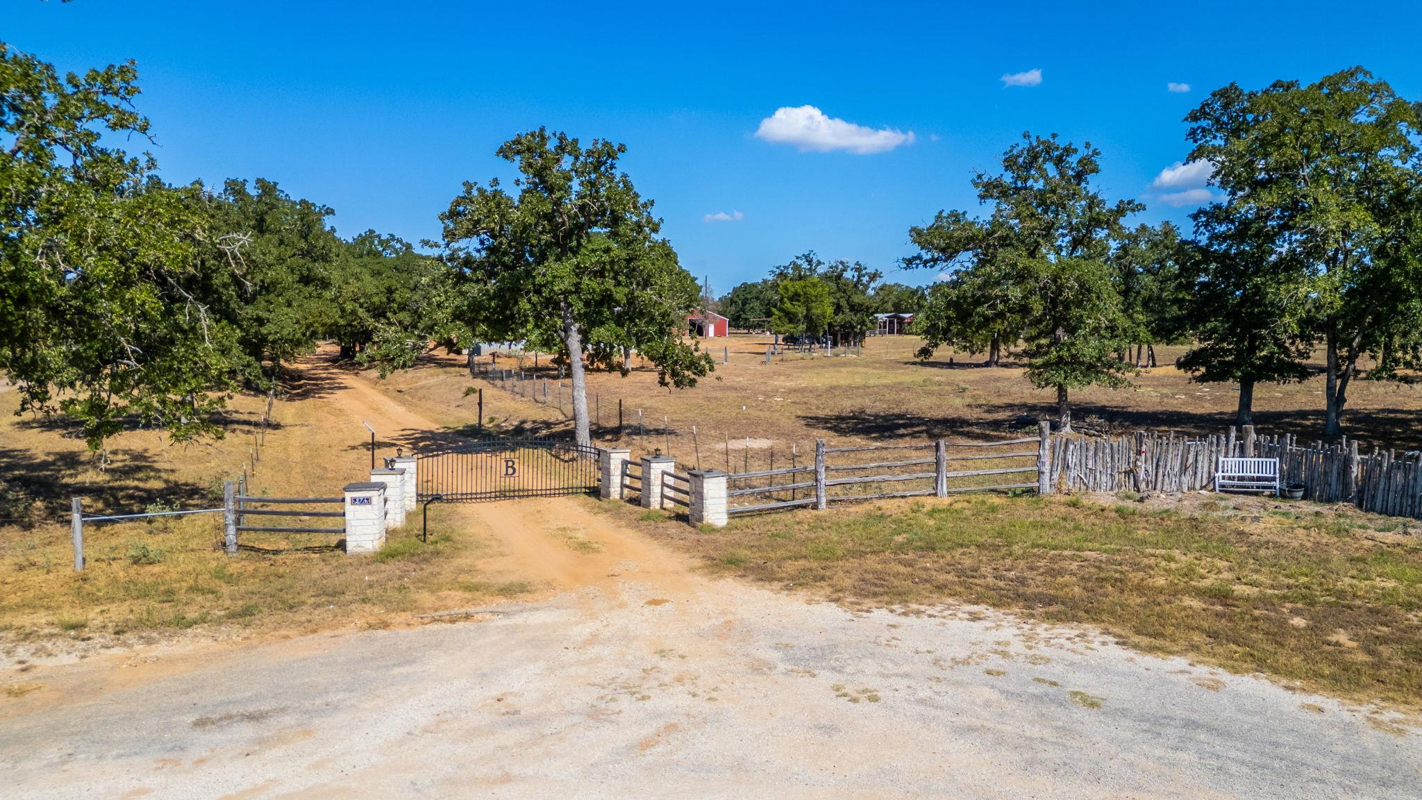 274 Old Potato Rd. Rd, Paige, TX 78659
