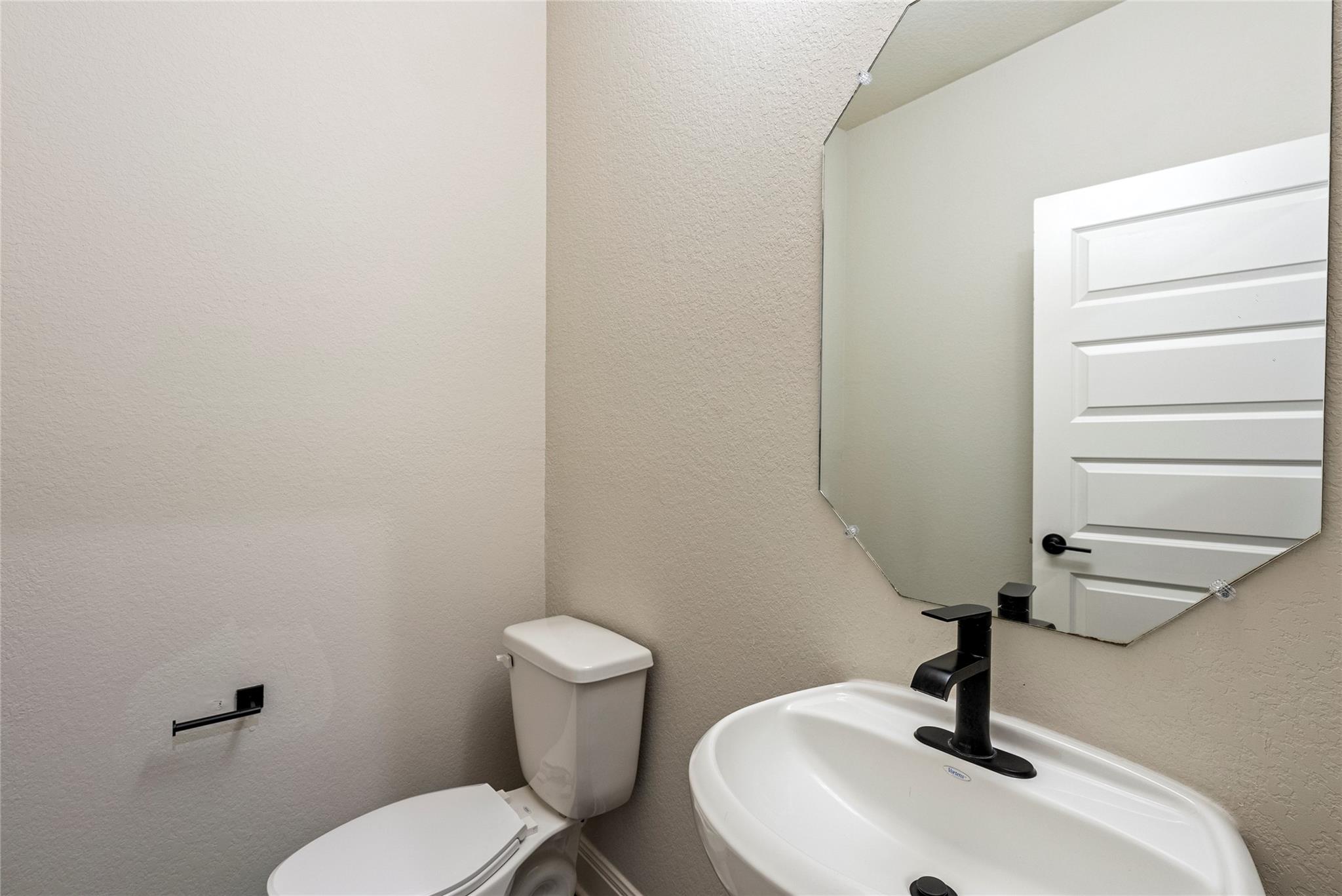 104 Sugarberry Dr, Buda, TX 78610