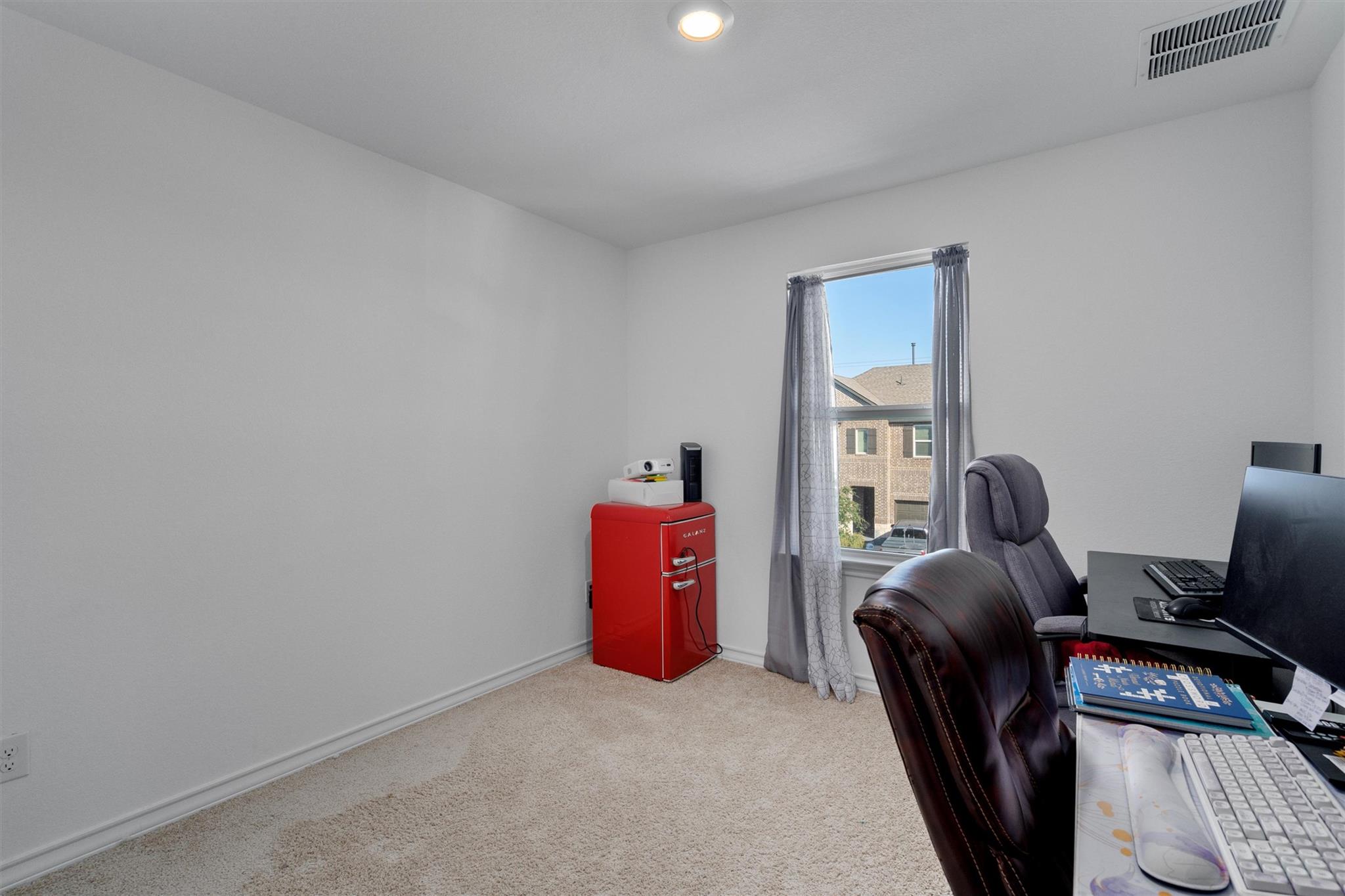 102 Gracie Way, Hutto, TX 78634