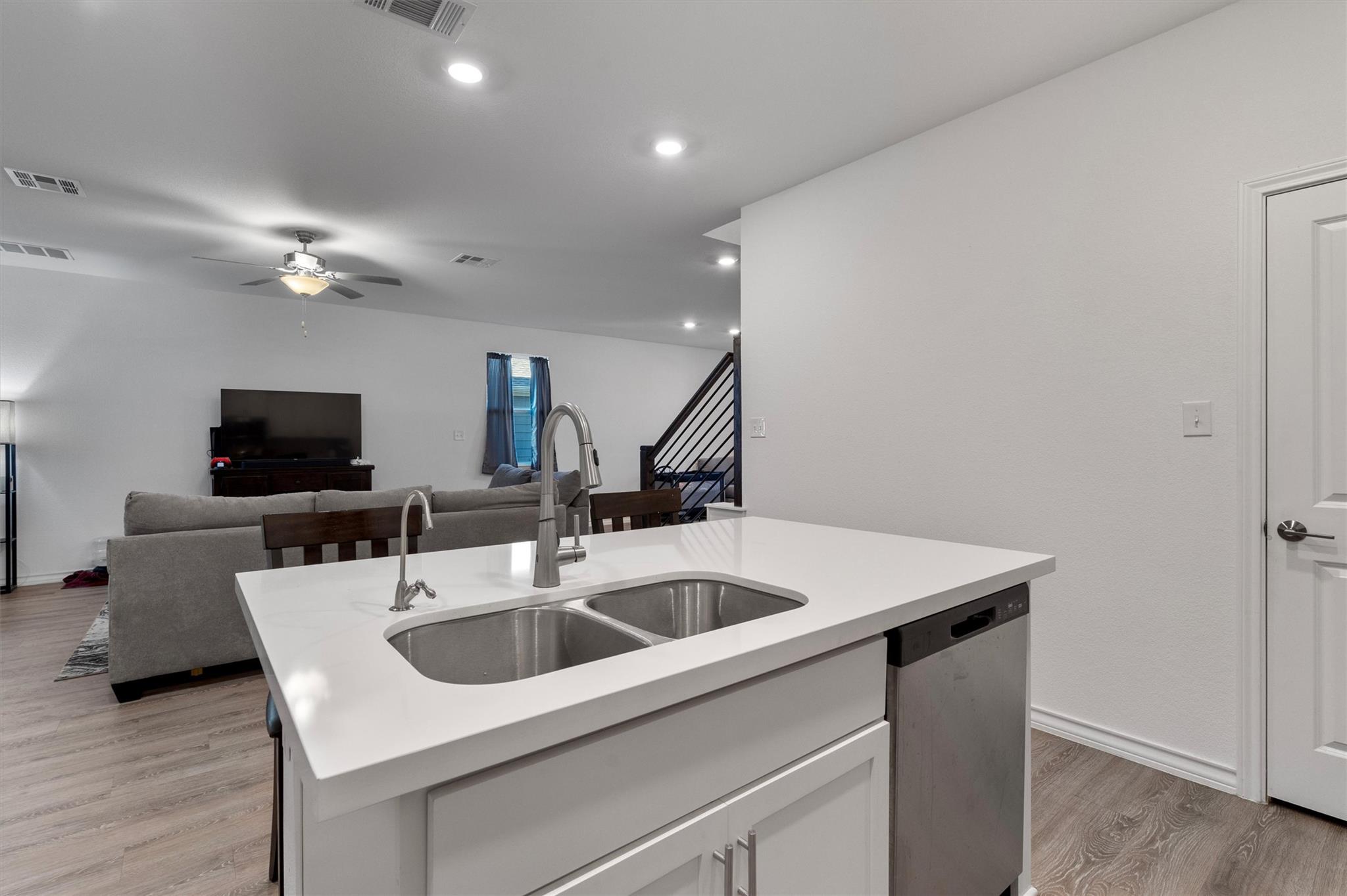 102 Gracie Way, Hutto, TX 78634