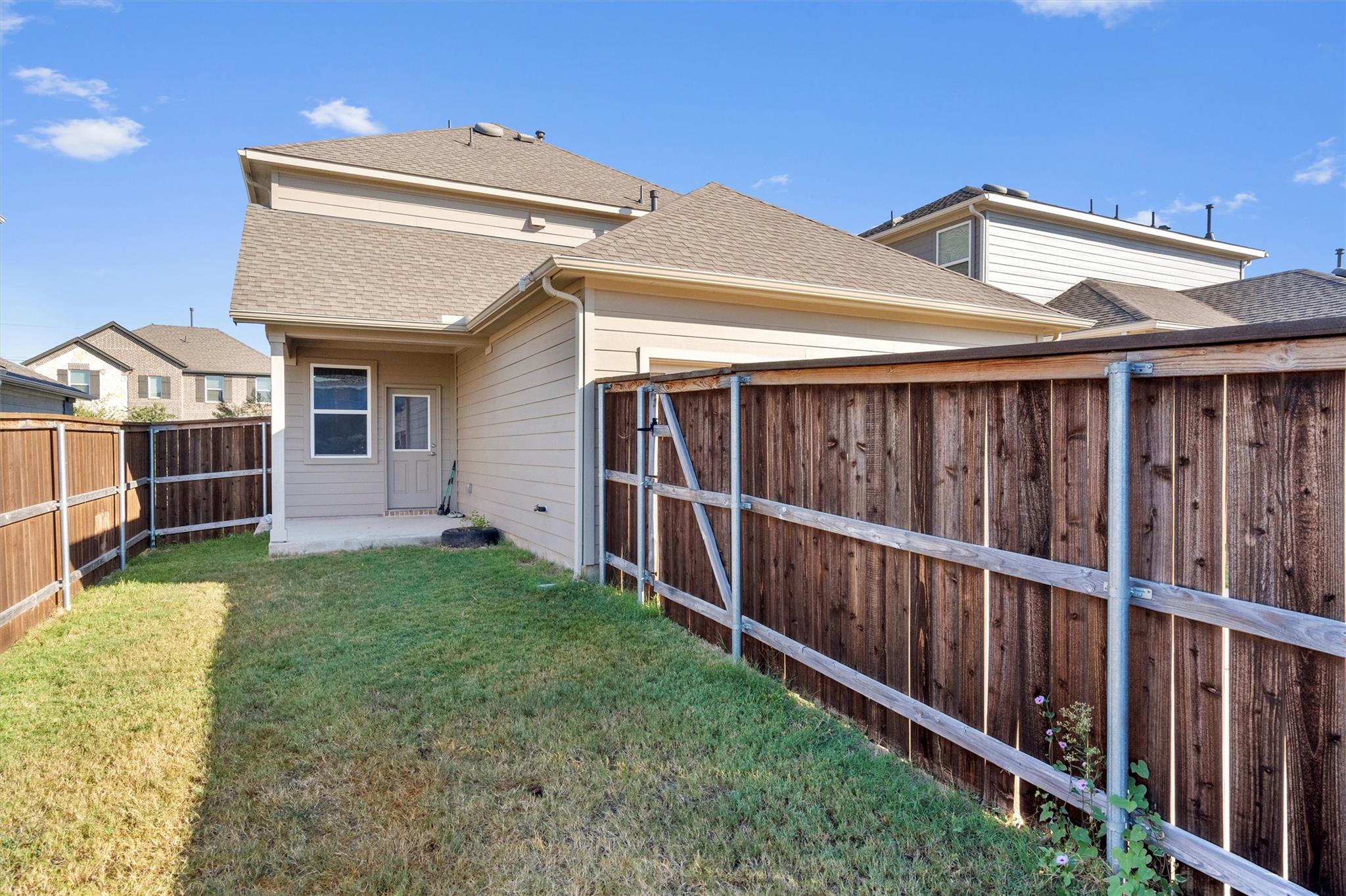 102 Gracie Way, Hutto, TX 78634