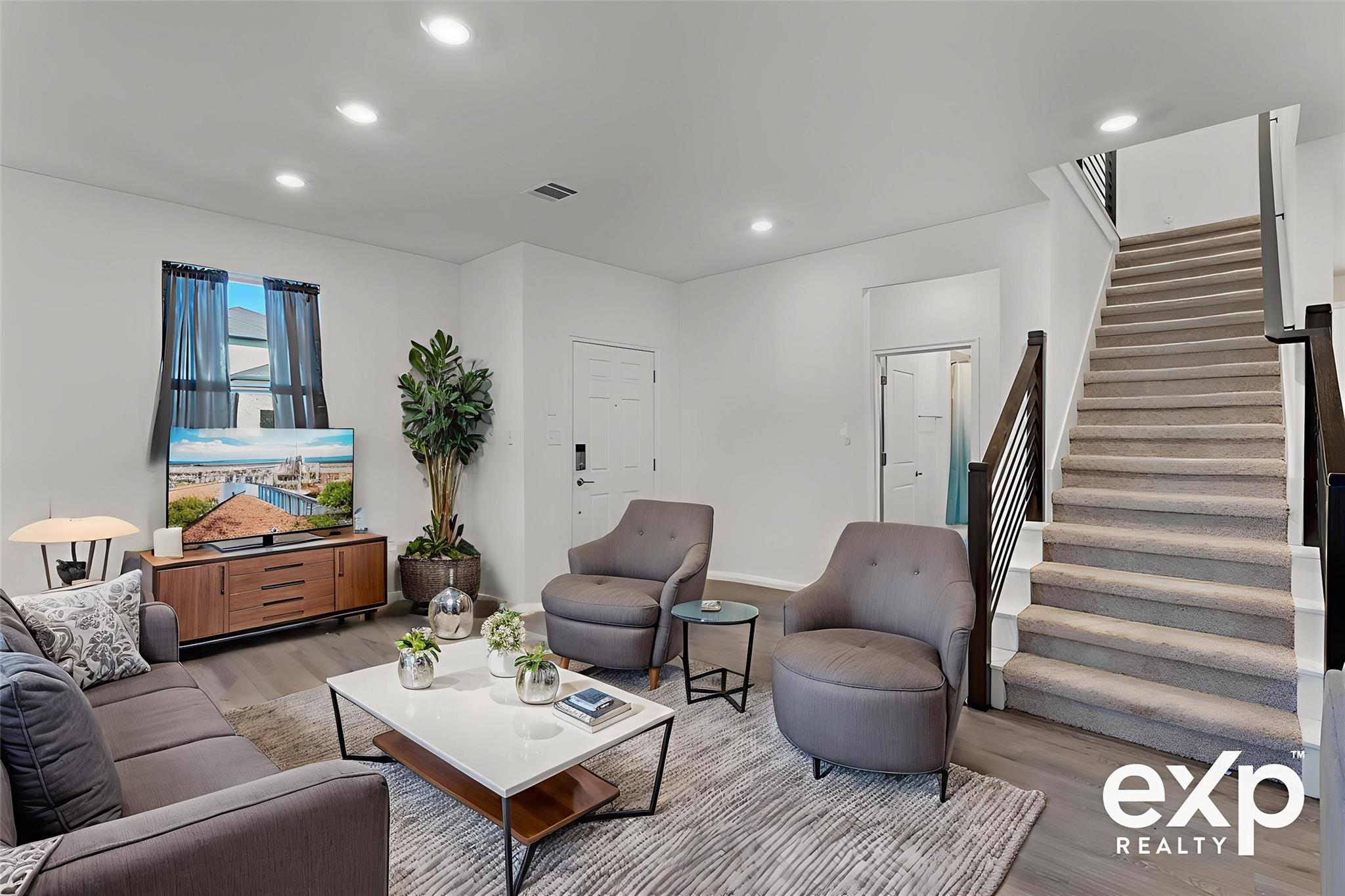 102 Gracie Way, Hutto, TX 78634