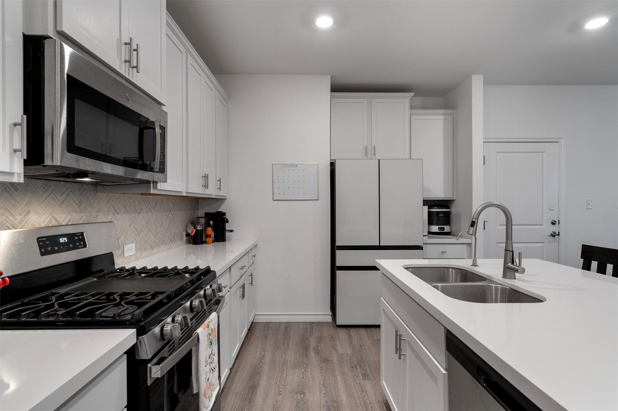 102 Gracie Way, Hutto, TX 78634