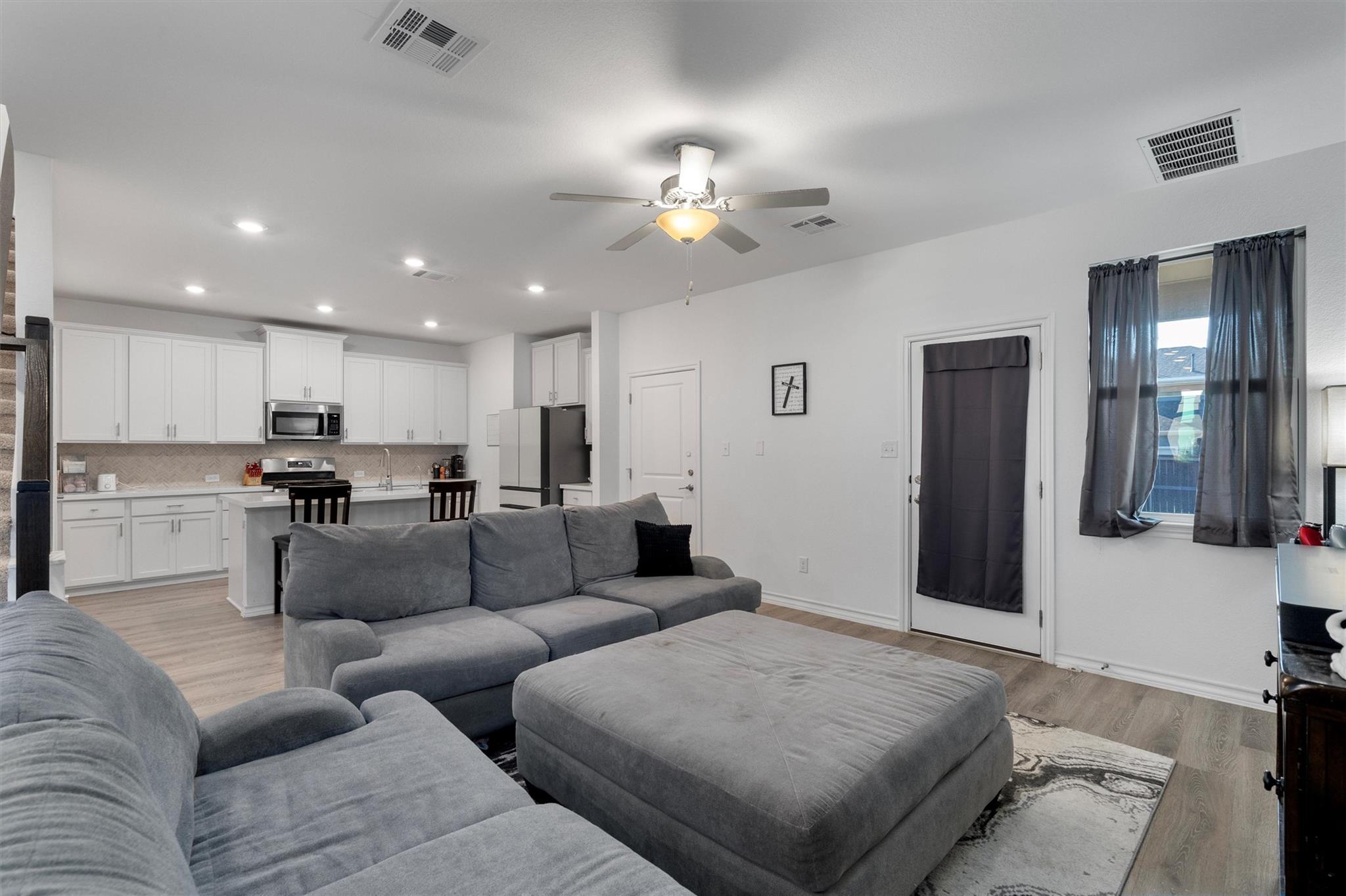 102 Gracie Way, Hutto, TX 78634