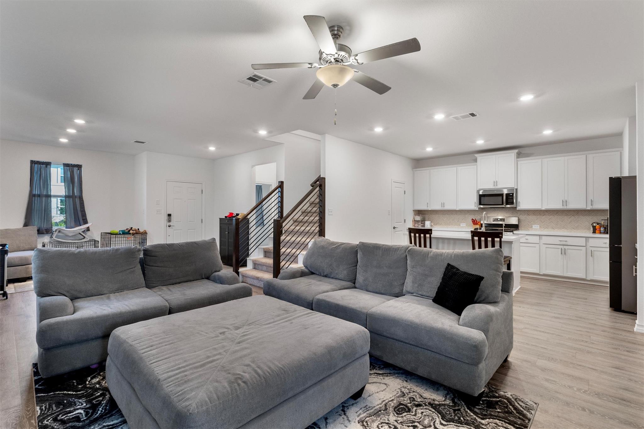 102 Gracie Way, Hutto, TX 78634