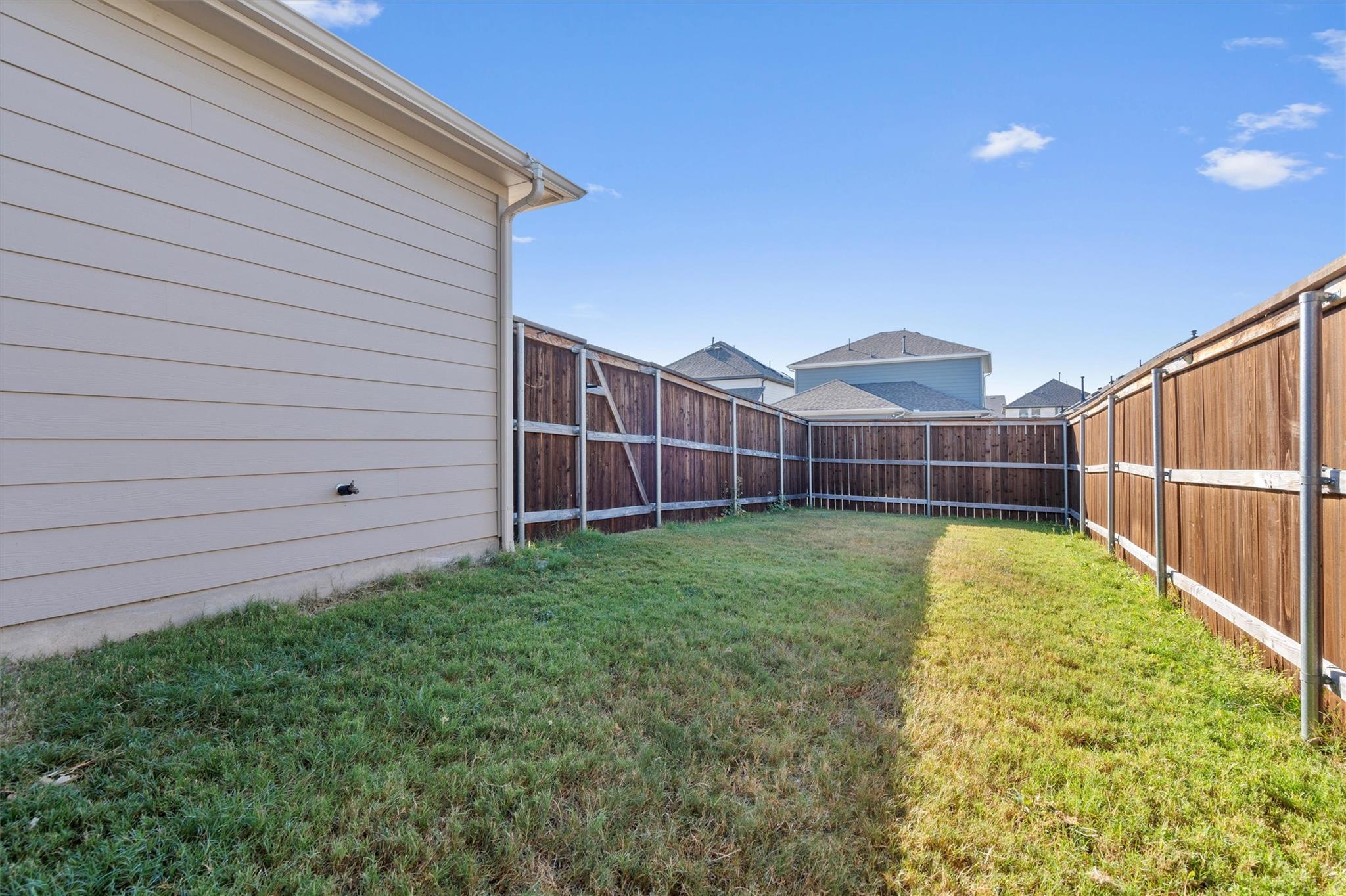 102 Gracie Way, Hutto, TX 78634